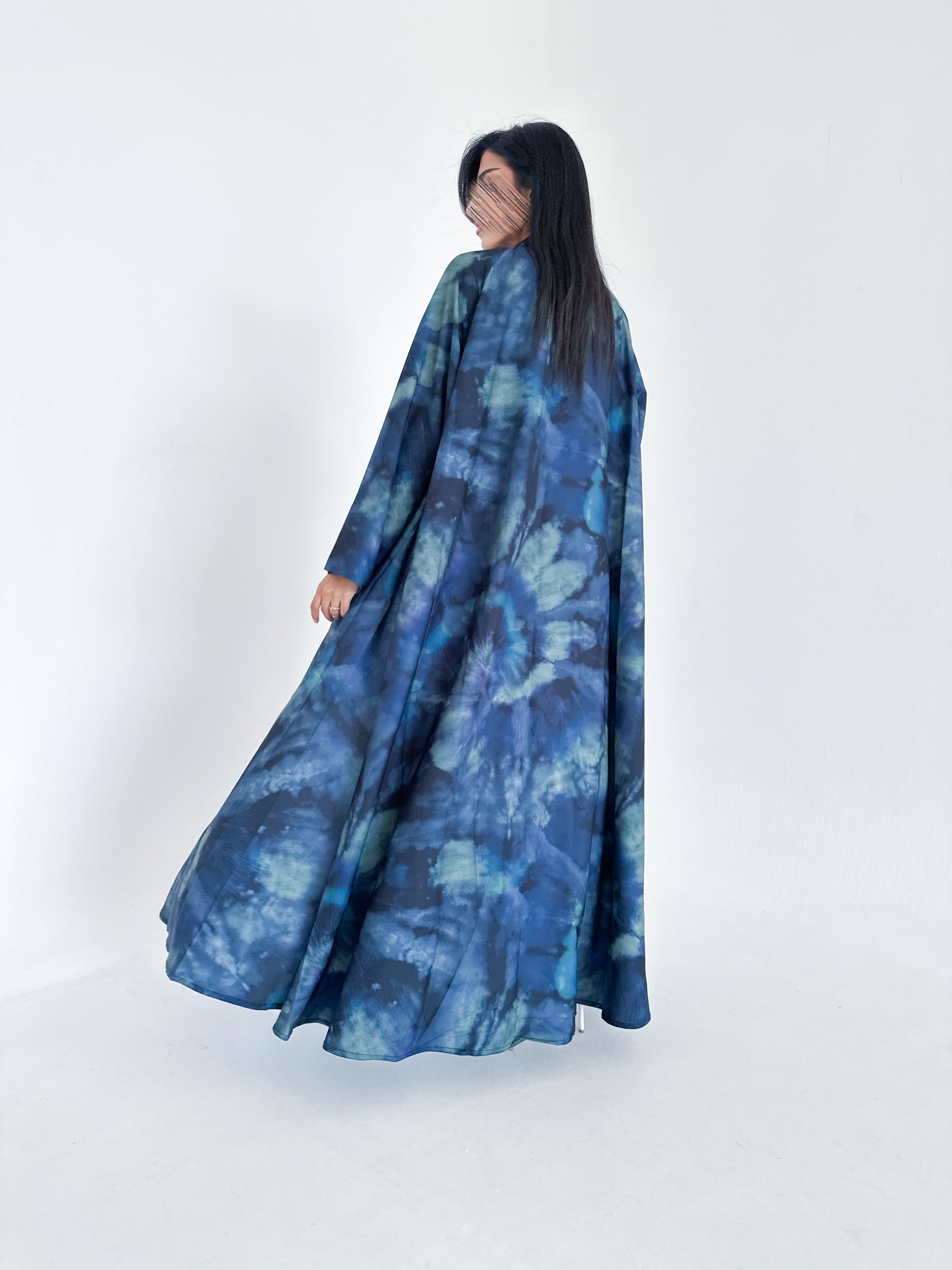 MW1358 - عباية بلون ازرق مطبوعة - Aya