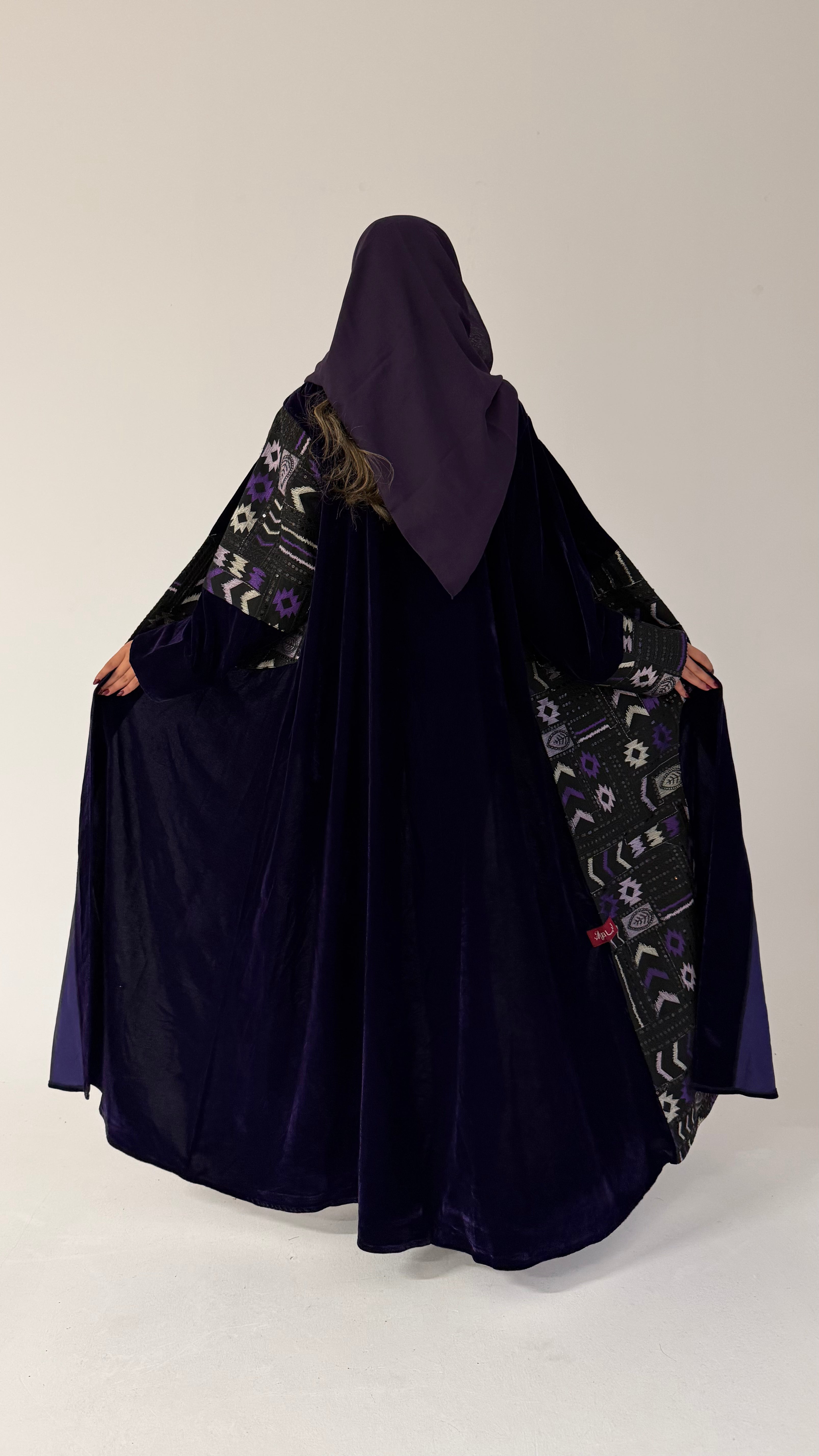 MWT544 - عباية مخمل موف مع تطريز هندي - Aya