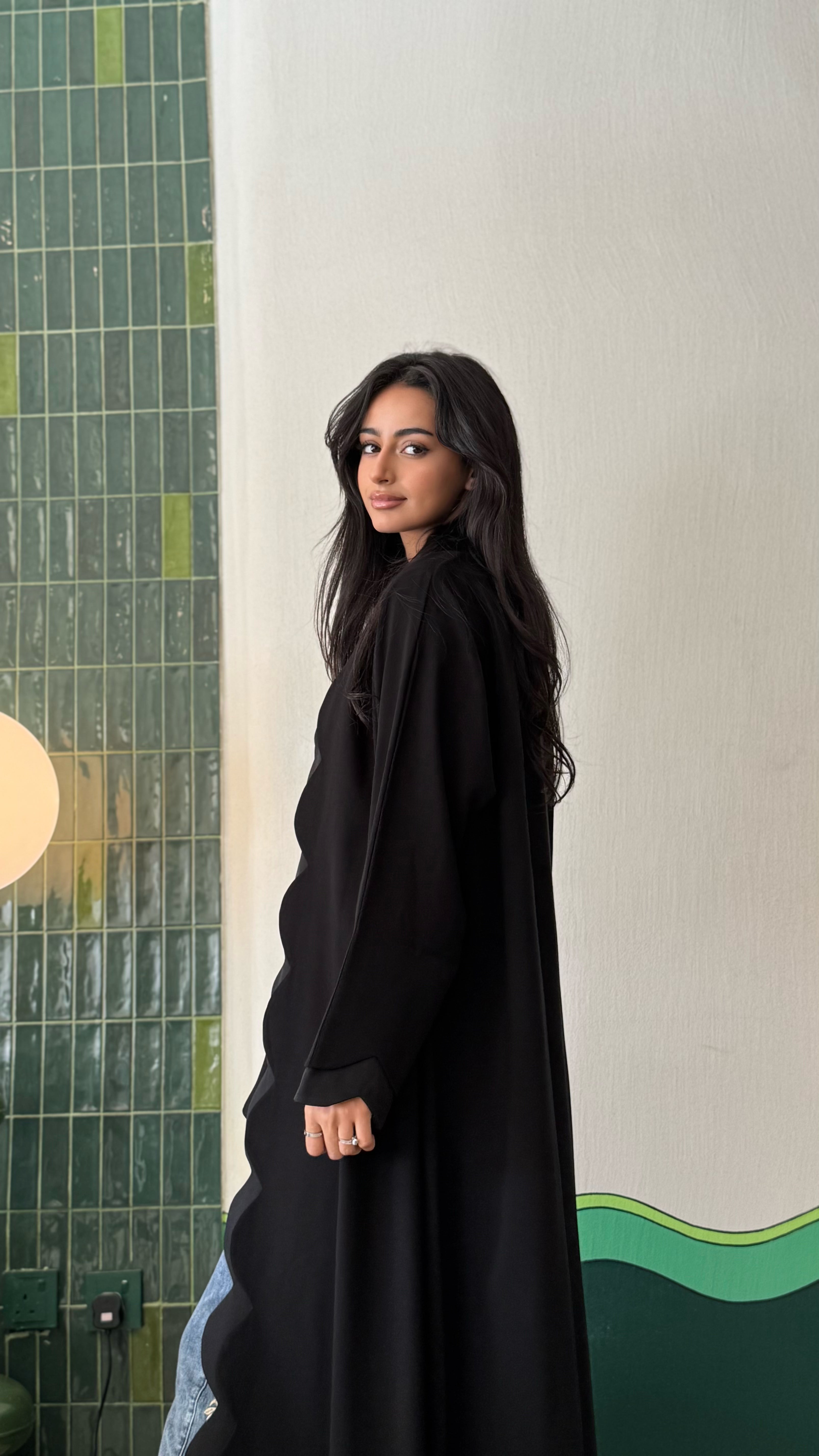 MWT424 - عباية سودا مع قماش تفته - Aya