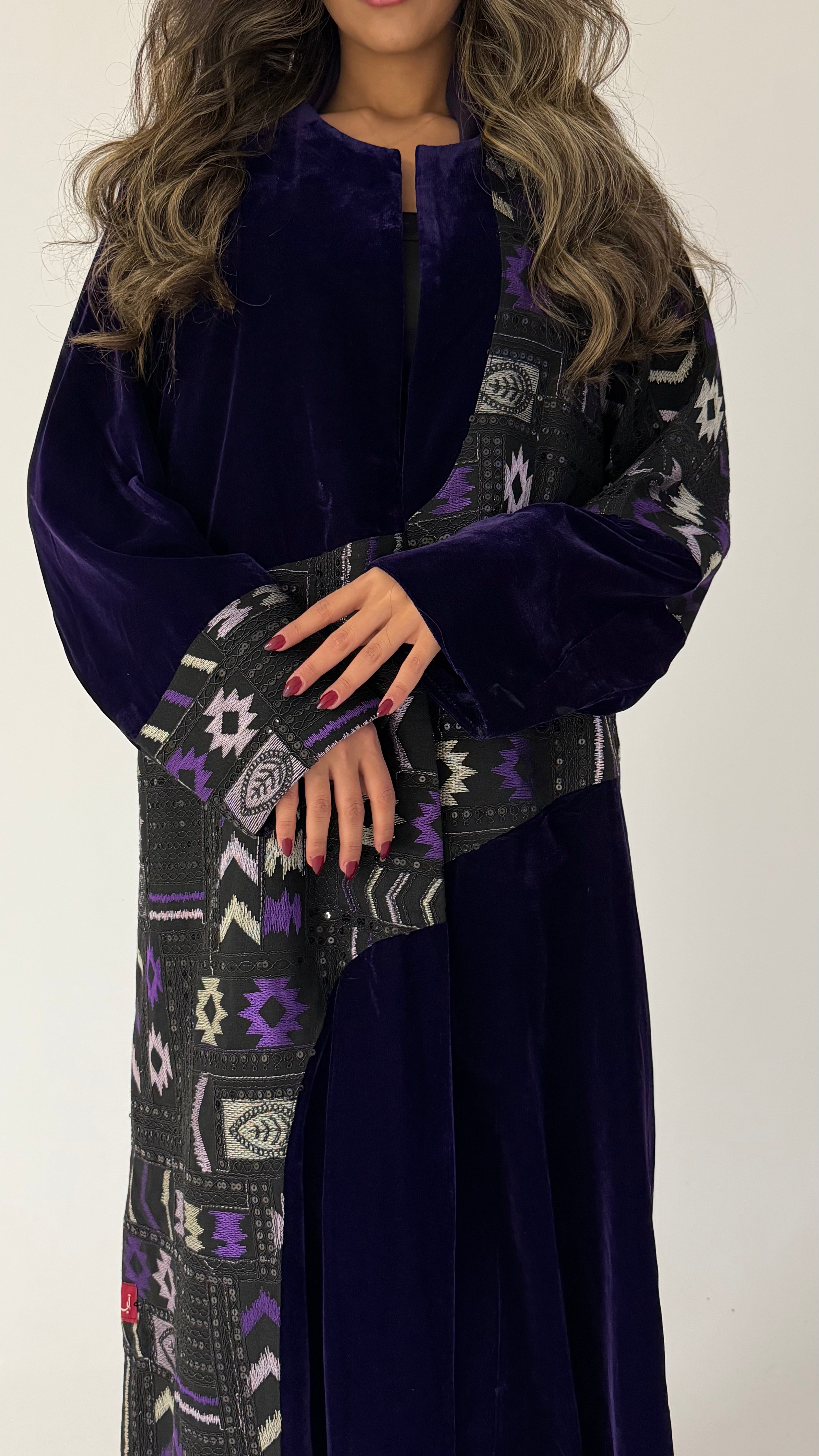 MWT544 - عباية مخمل موف مع تطريز هندي - Aya