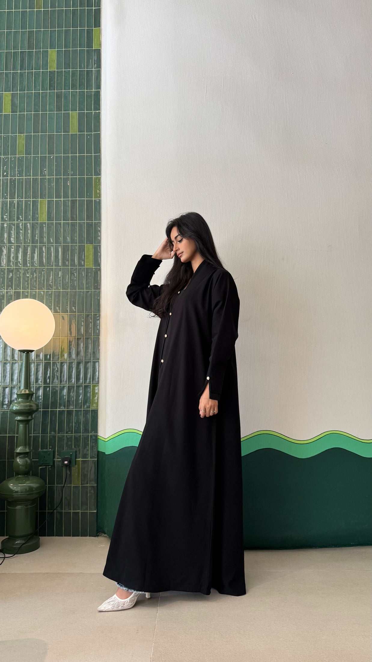 MWT427 - عباية سودا بأزارير ذهبية - Aya