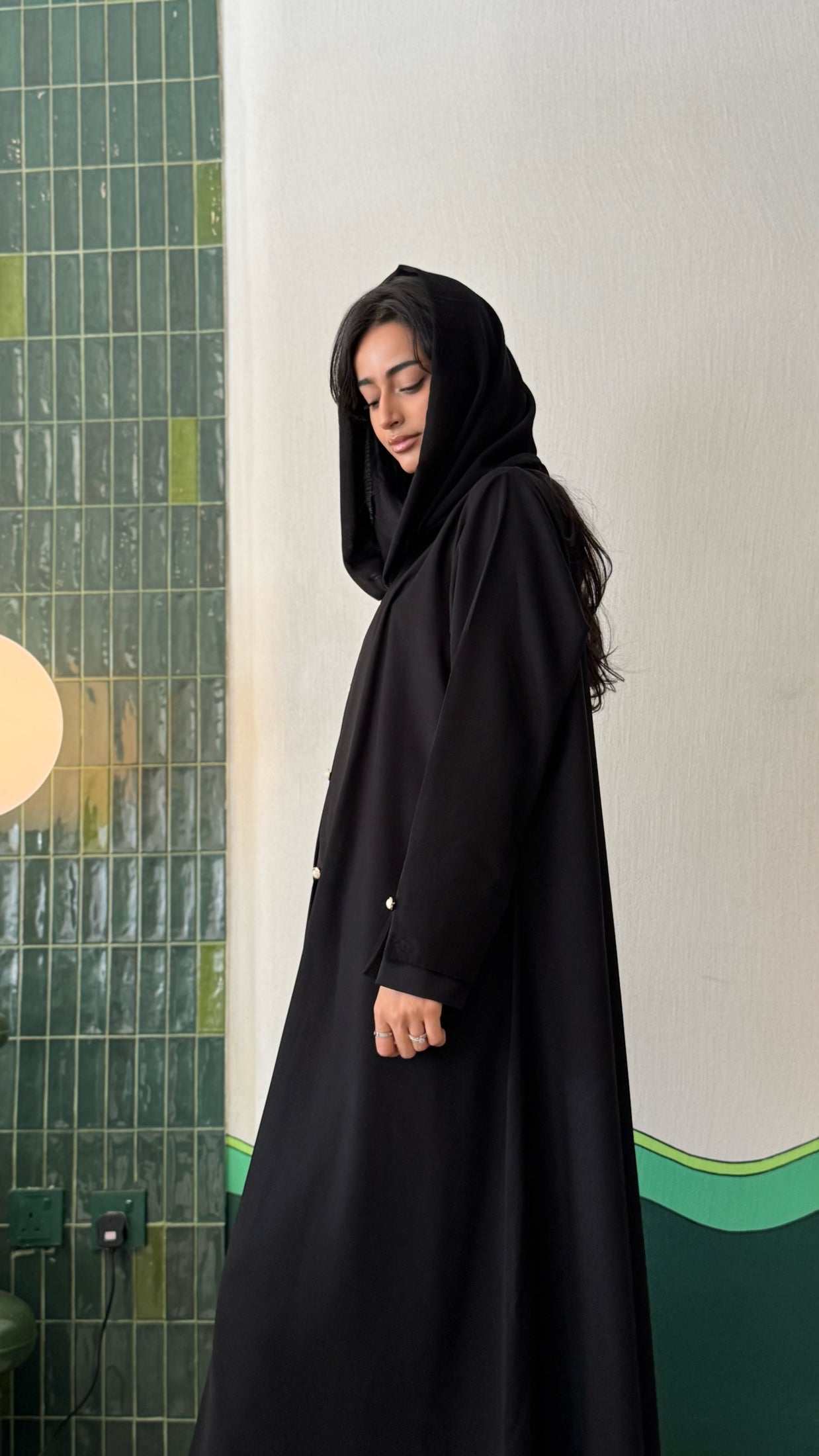 MWT427 - عباية سودا بأزارير ذهبية - Aya