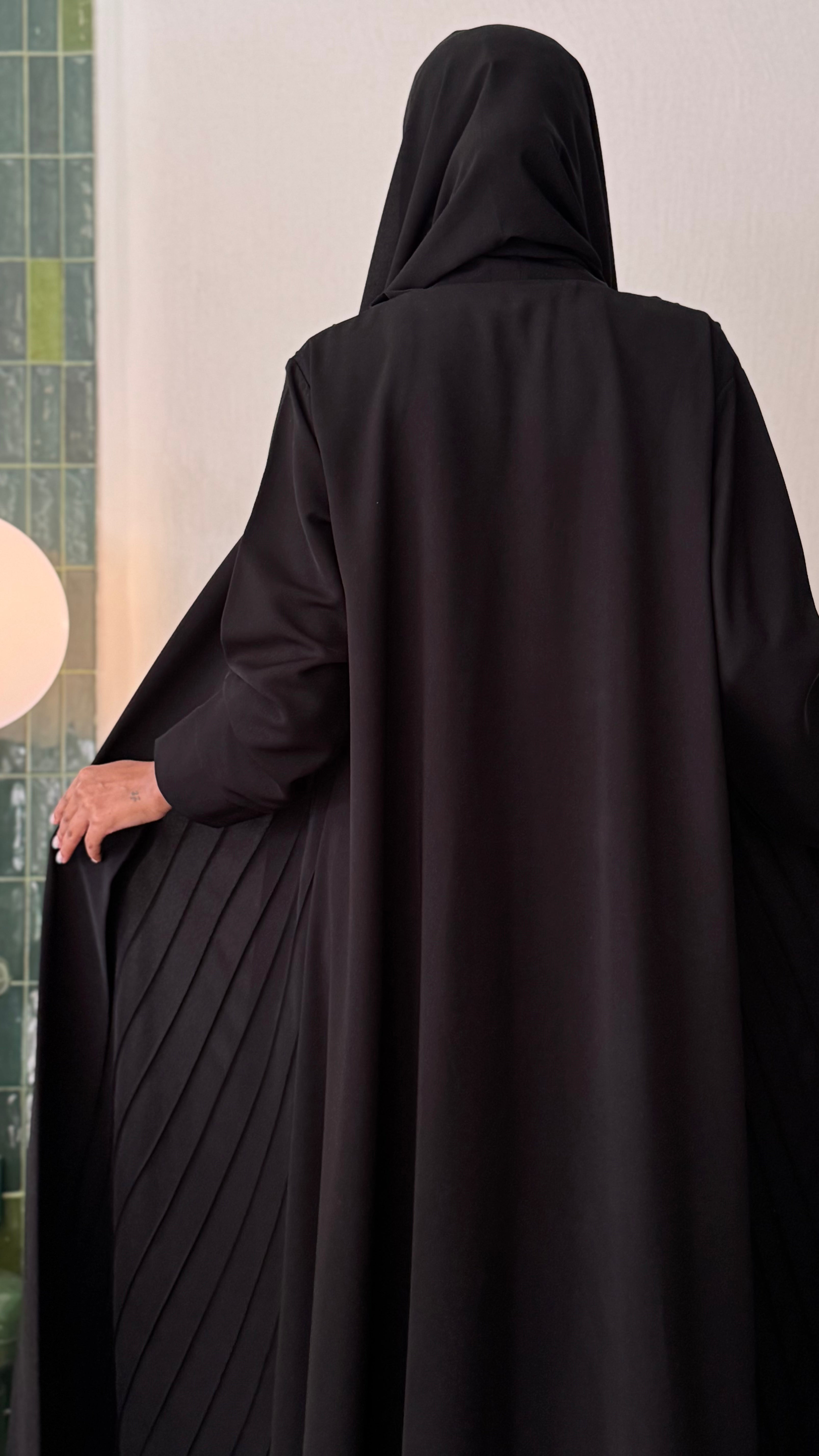 MW1678 - عباية دبل ياقة خطوط خياطة في الجوانب والامام