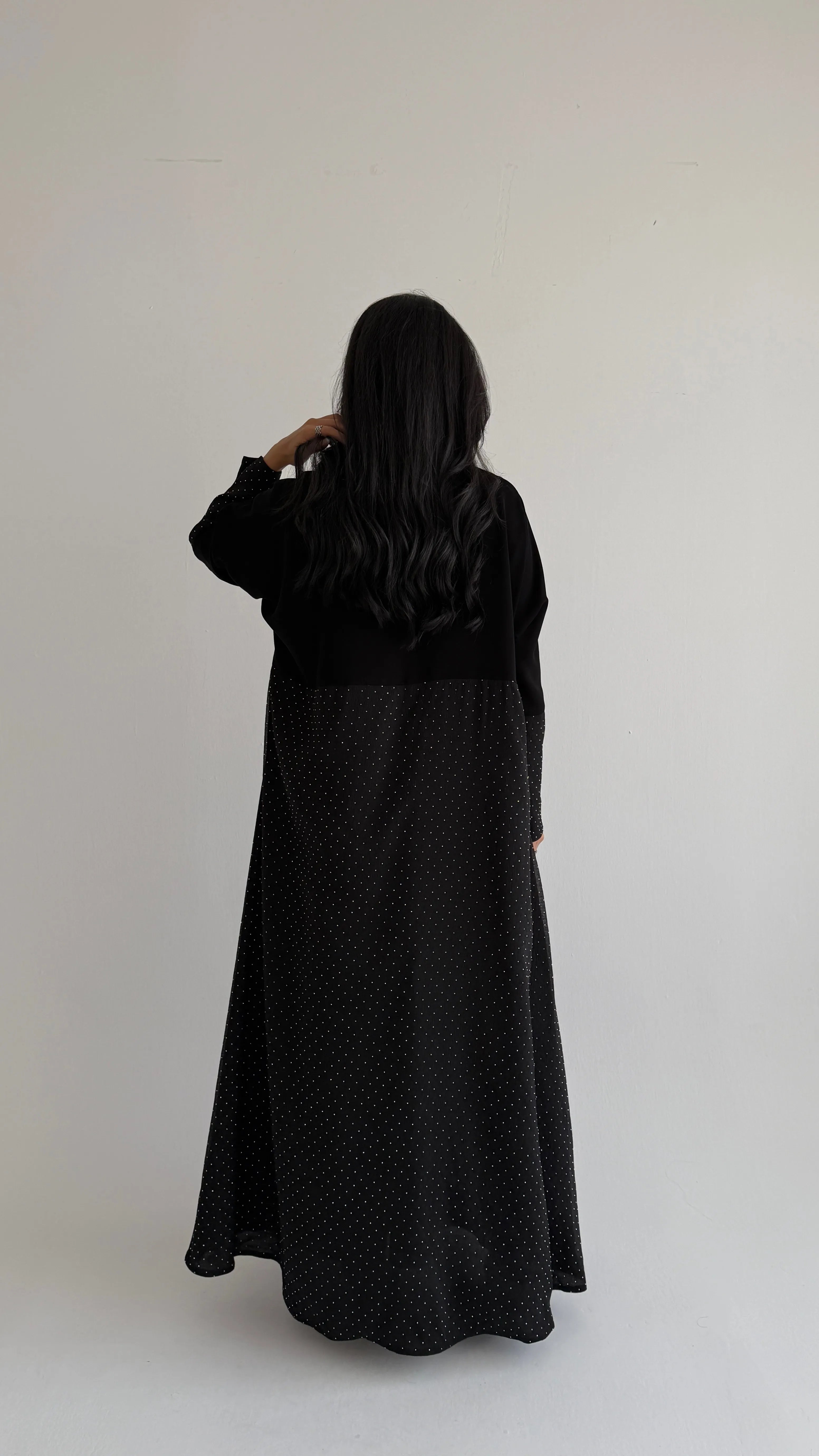 MWT1260 - عبايه اسود بتدخيله شيفون لمعة راقي - Aya