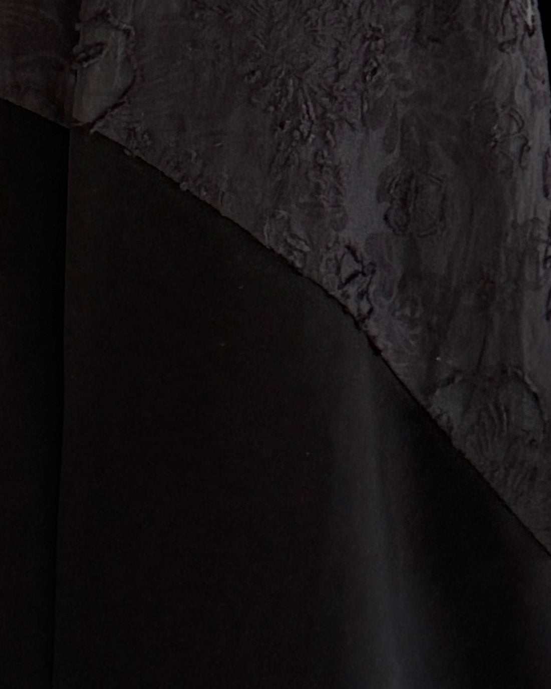 MWT1084 - عباية مع تدخيله مشجر |Abaya with floral inserts - Aya