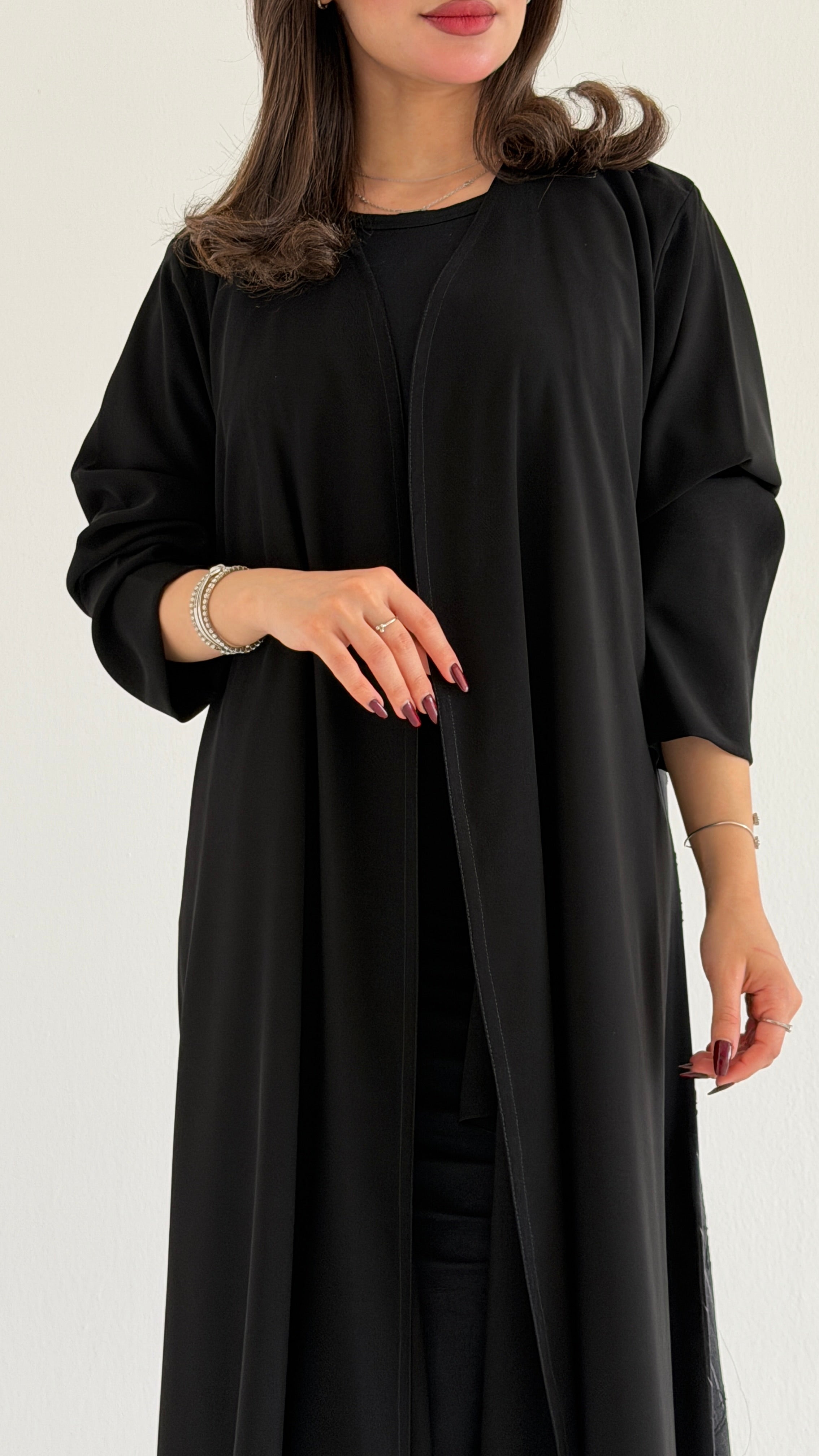 MW2107 - عباية كريب مع اضافة راقية من الجاكار انيقة بقصه نص كلوش عصرية - Aya