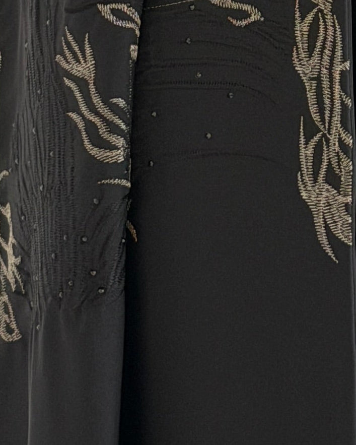 MWT1094 - عبايه اسود بتطريز واضافه لمعه - Aya