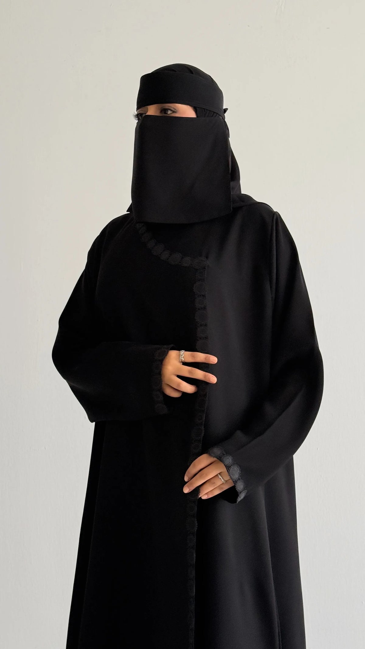 MW421 - عباية سوداء لف