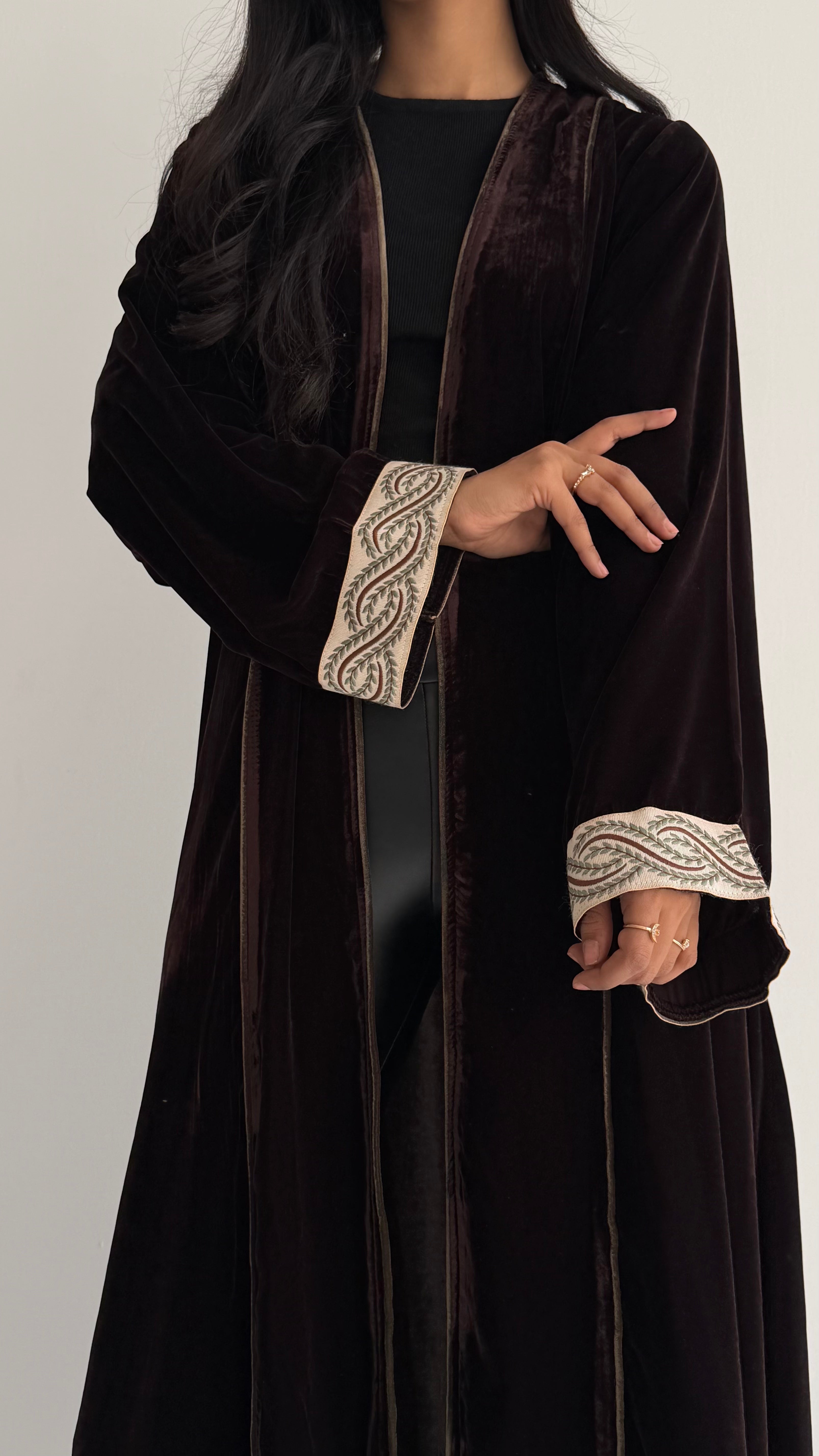 MWT820 - عباية بني مع تدخيلة كلفة راقية - Aya