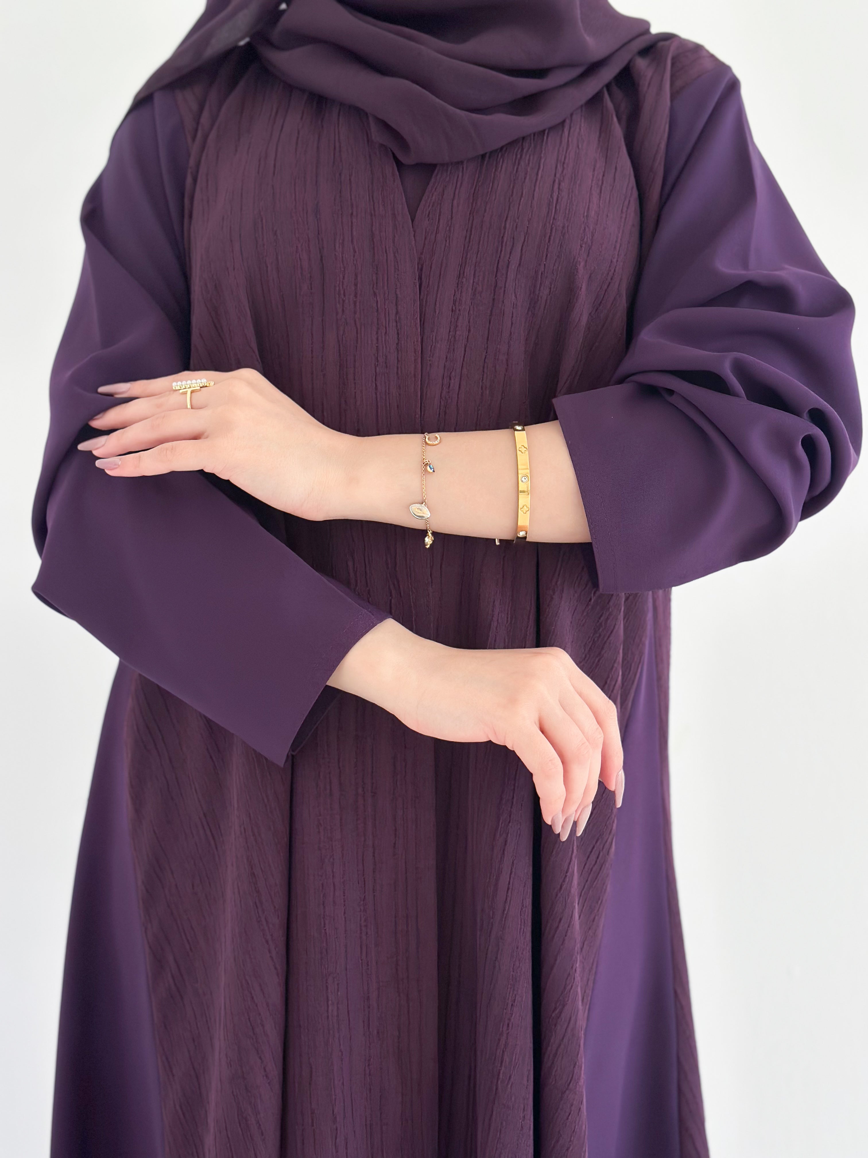 MW2116 - عباية كريب بقصة نص كلوش مع اضافه جاكار عصرية - Aya