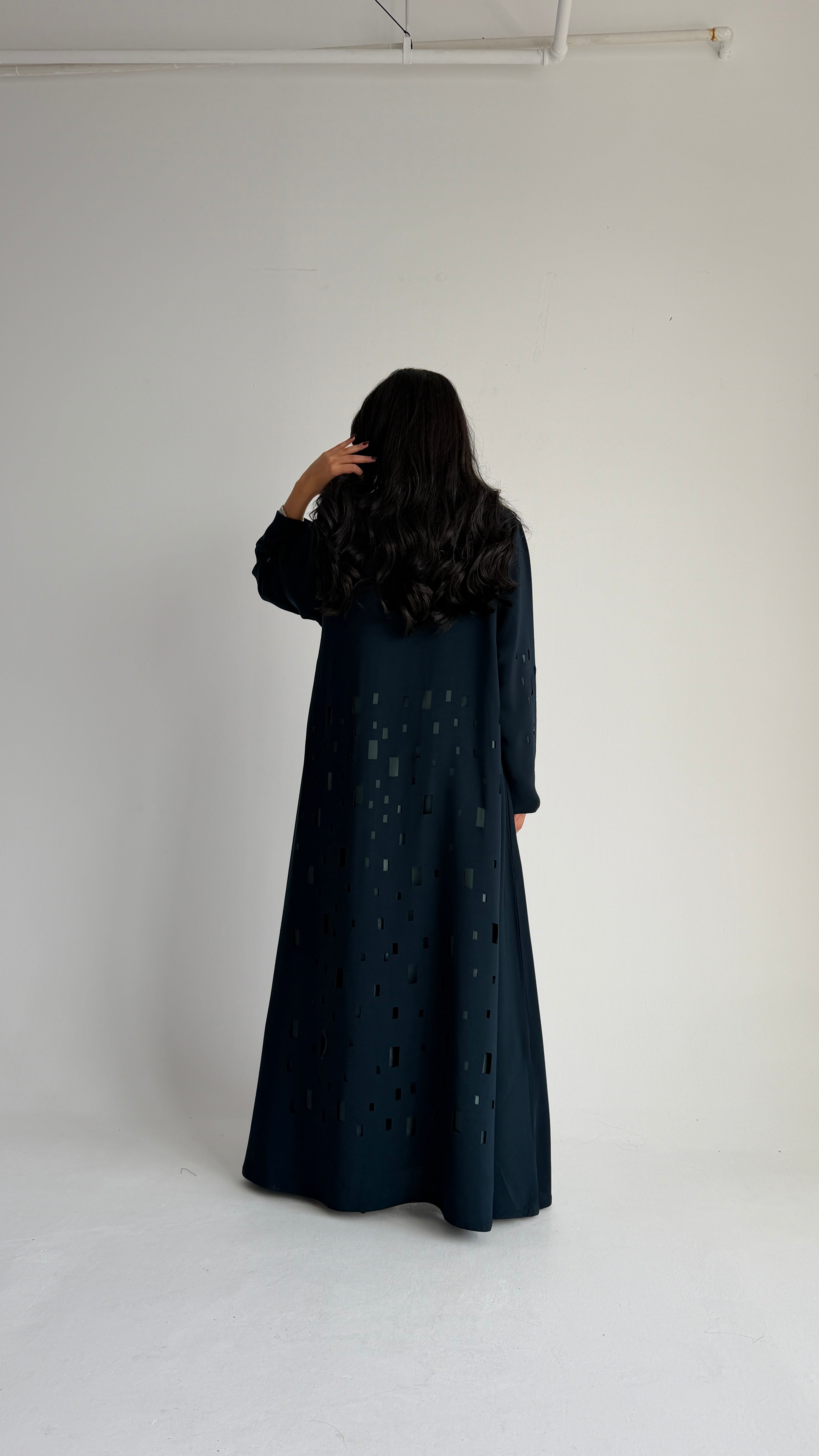 MW2066 - عباية نص كلوش بتقنية قص الليزر - Aya