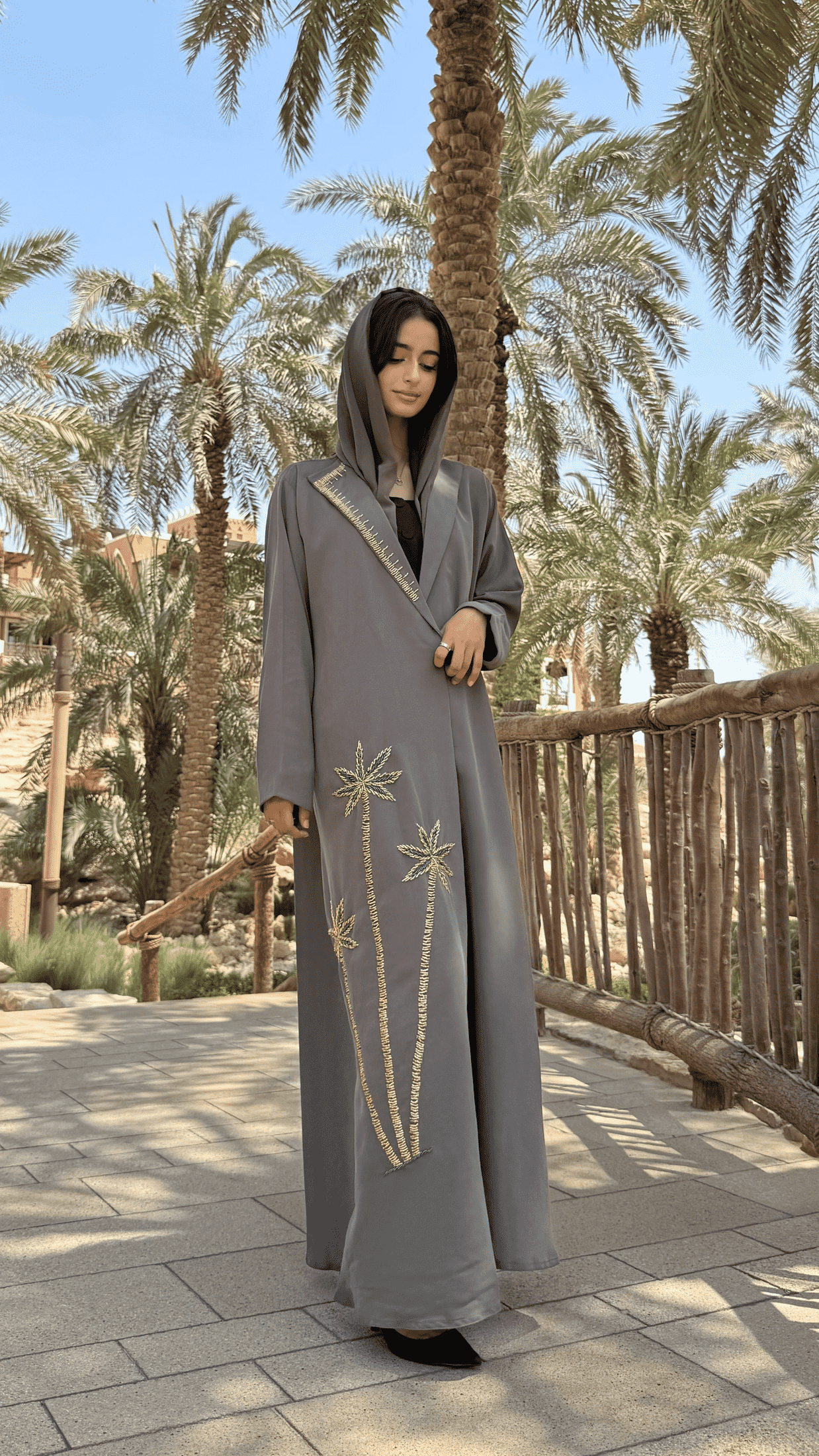 MWT434 - عباية اليوم الوطني زيتيه بتطريز ذهبي - Aya