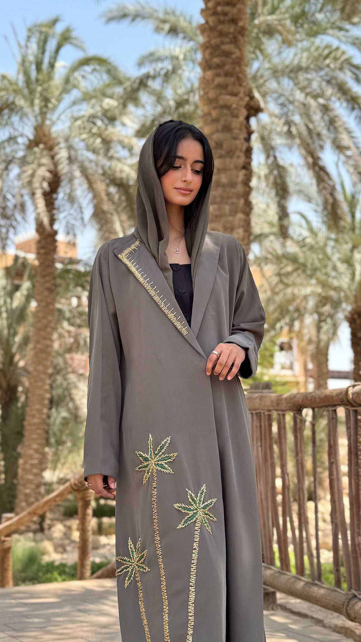 MWT434 - عباية اليوم الوطني زيتيه بتطريز ذهبي - Aya