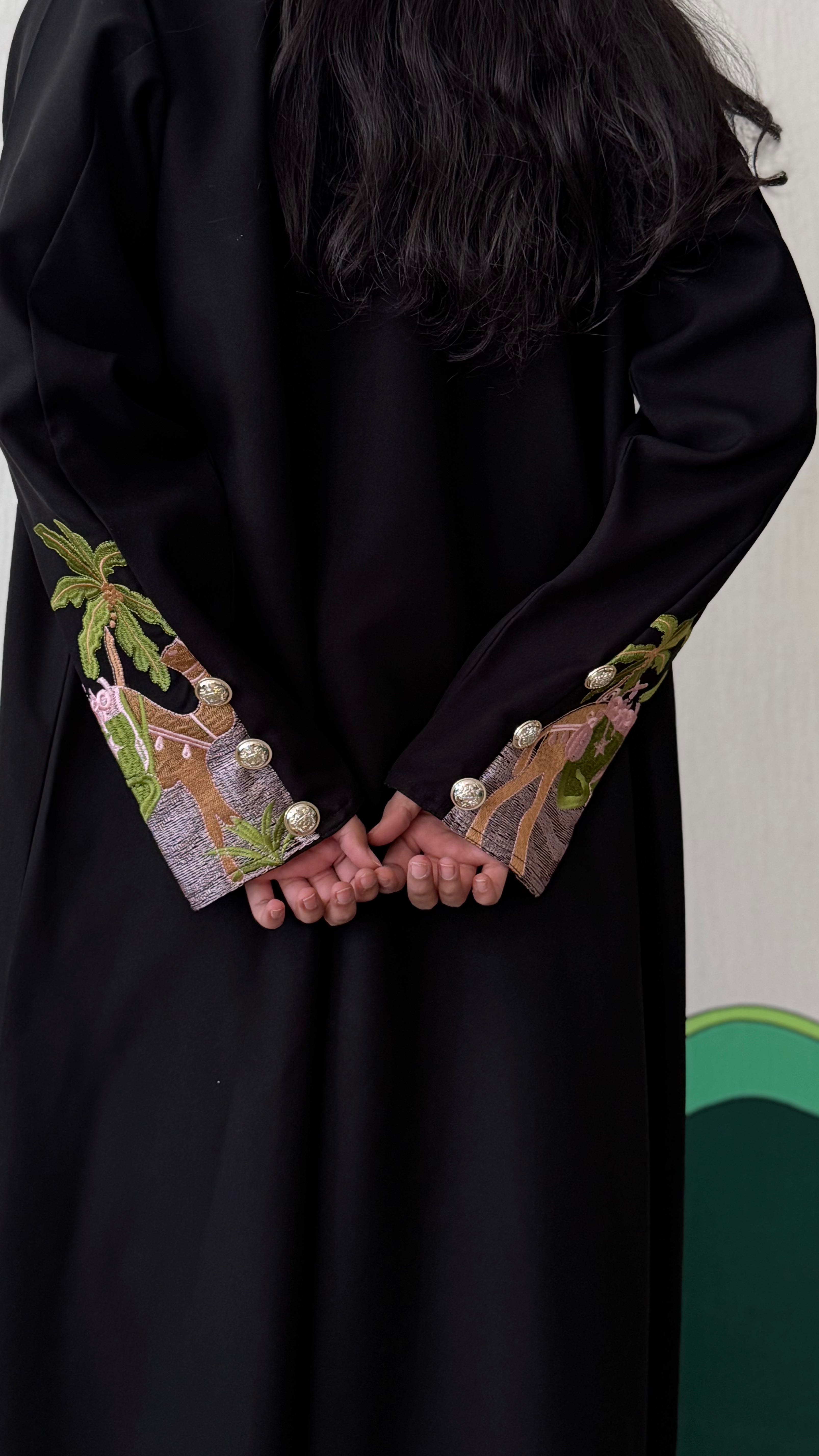 MW1671 - عباية تطريز يوم وطني - Aya
