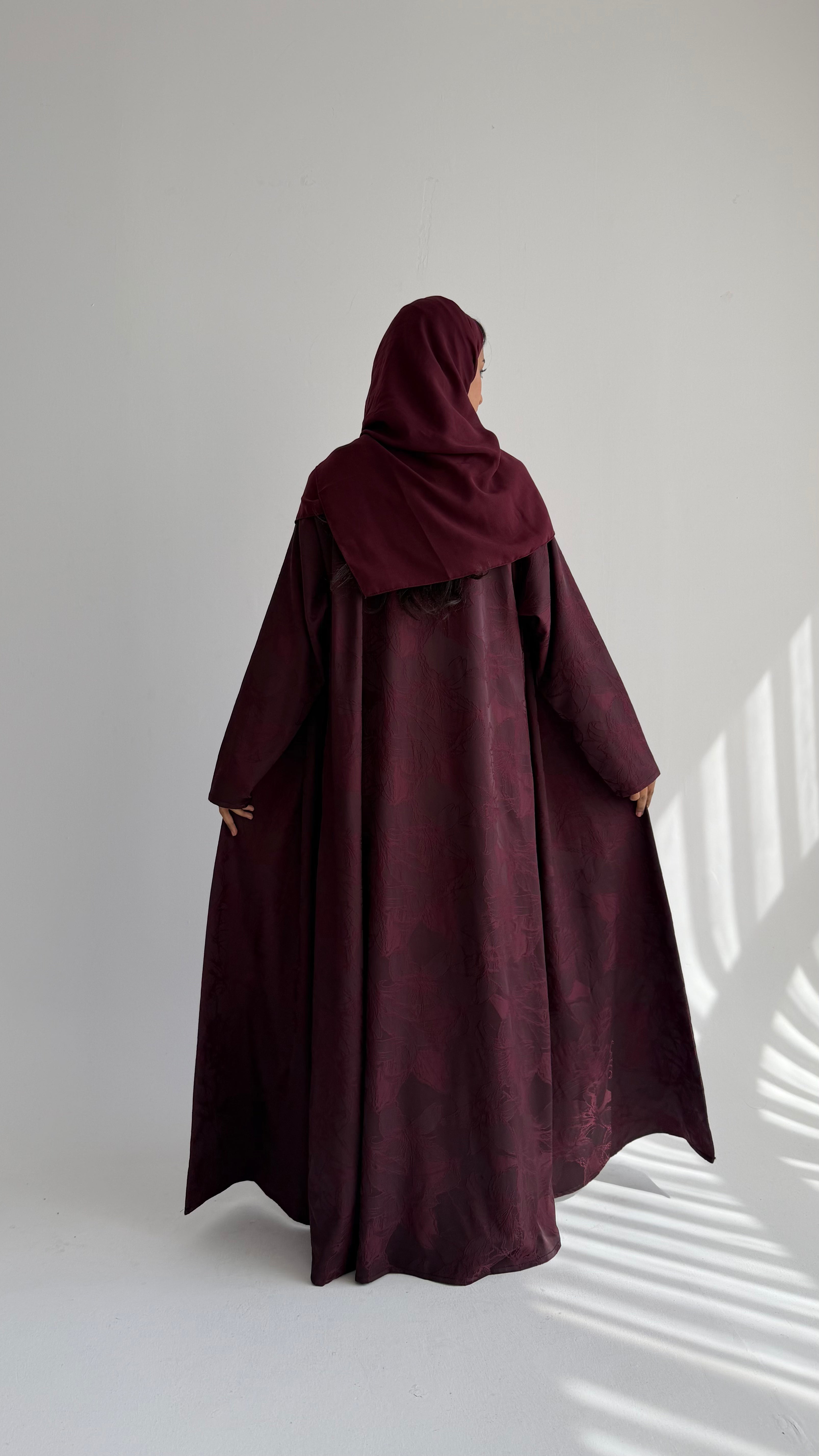 MWT812 - عباية بليزر عنابي جاكار - Aya