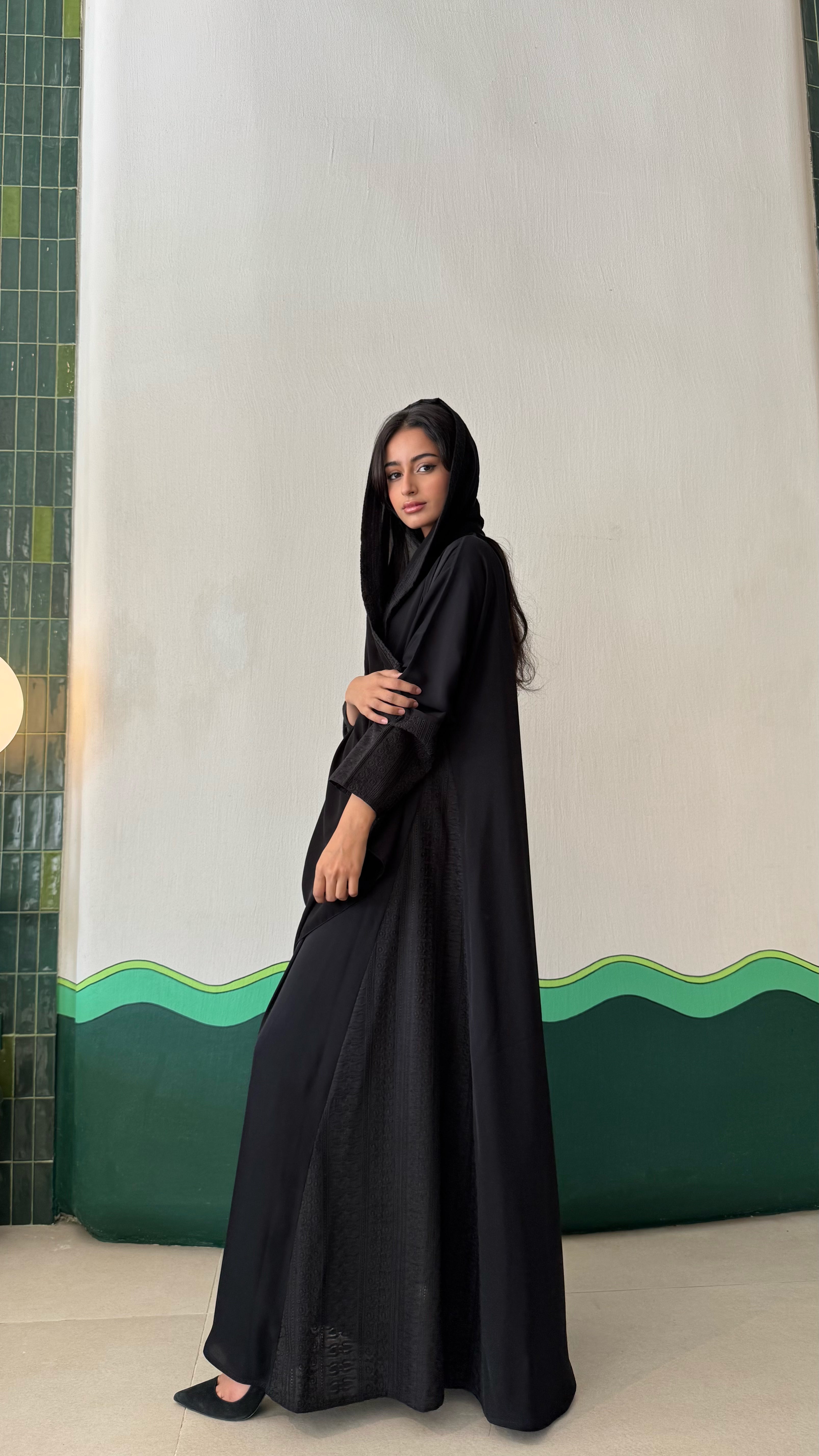 MWT344 - عباية كريب مع ركامة اسود - Aya