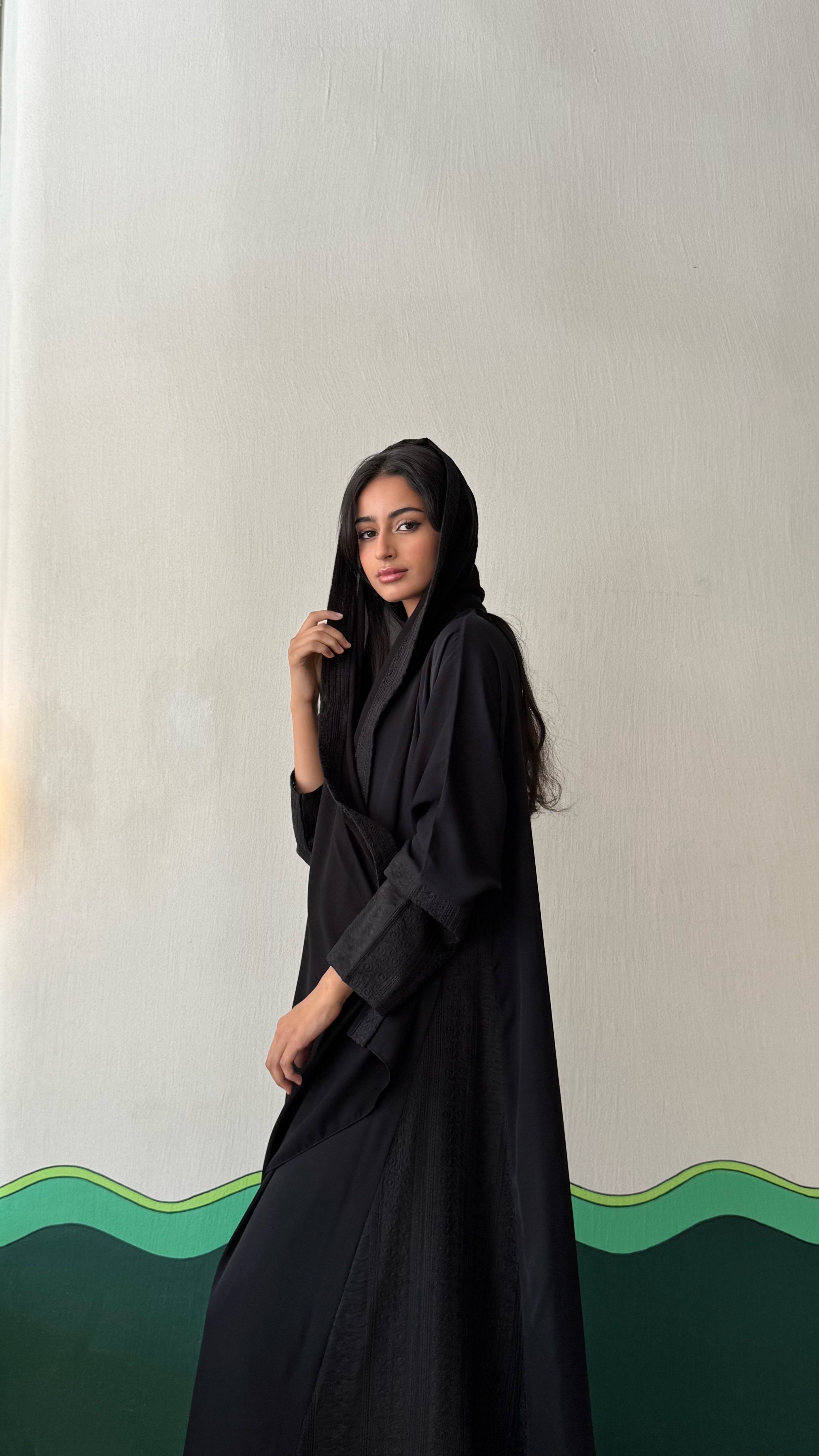 MWT344 - عباية كريب مع ركامة اسود - Aya