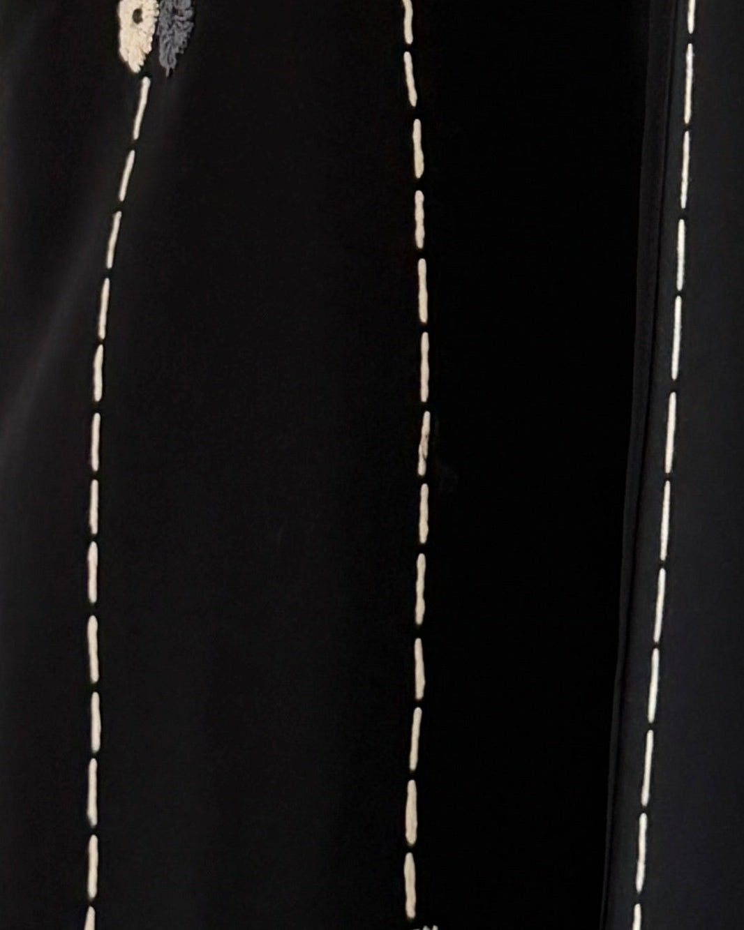 MW2098 - عبايه كريب مع اضافة تطريز انيقة - Aya