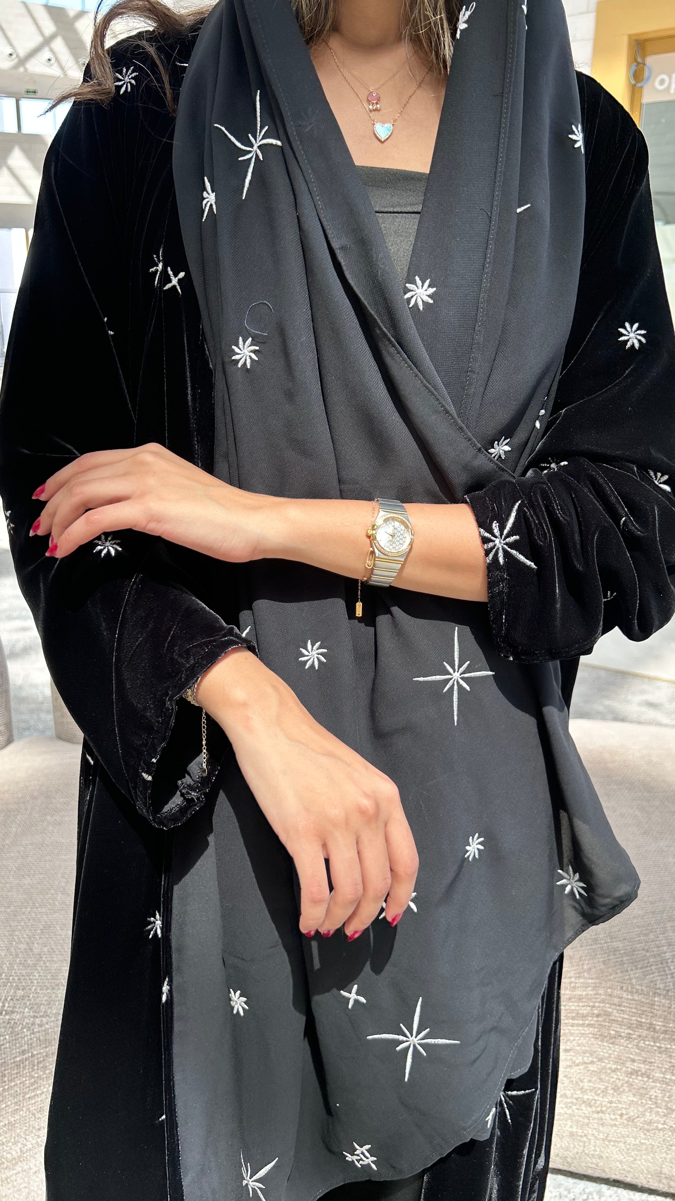 MWT643 - عباية مخمل تطريز نجمات - Aya