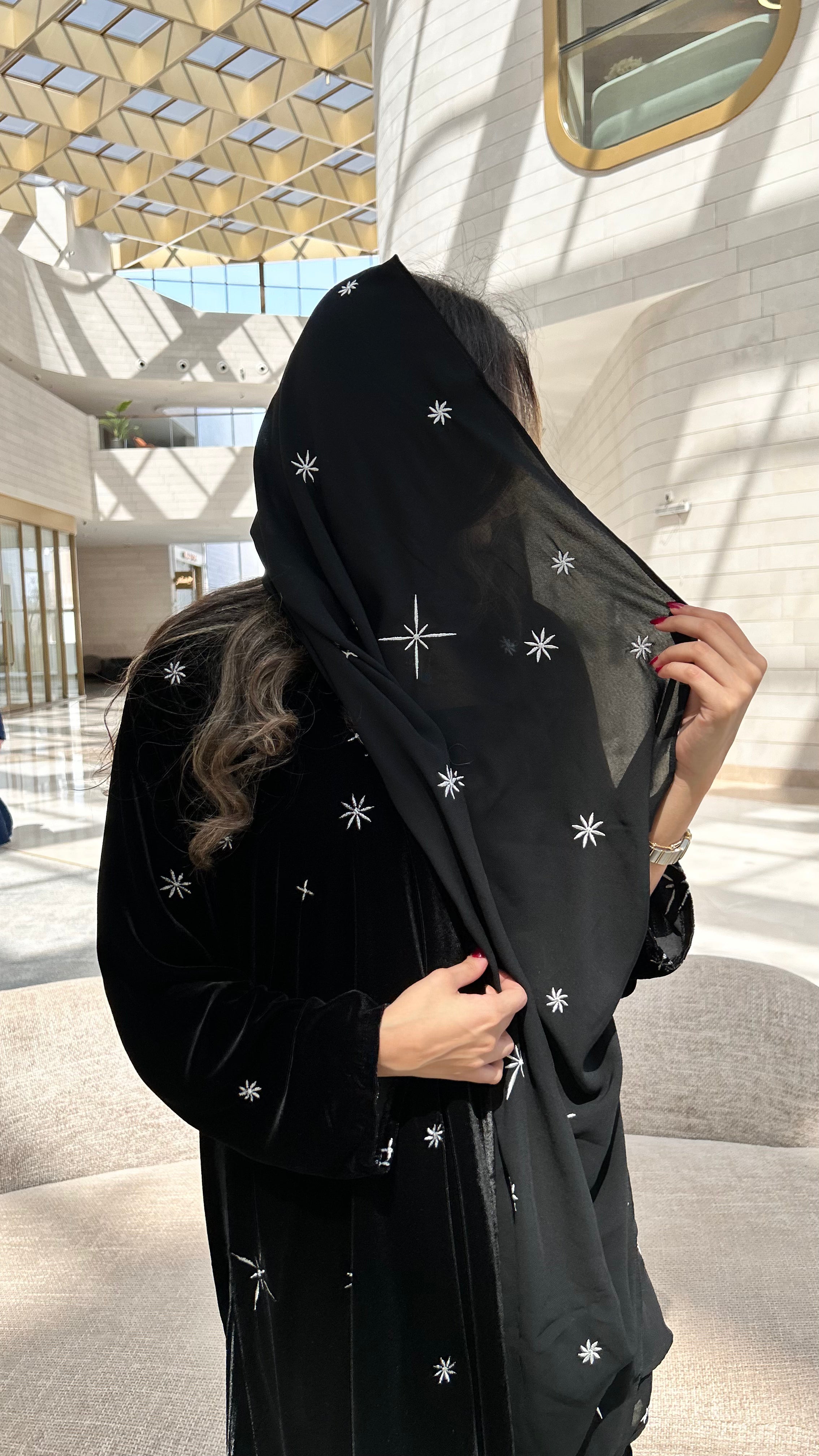 MWT643 - عباية مخمل تطريز نجمات - Aya