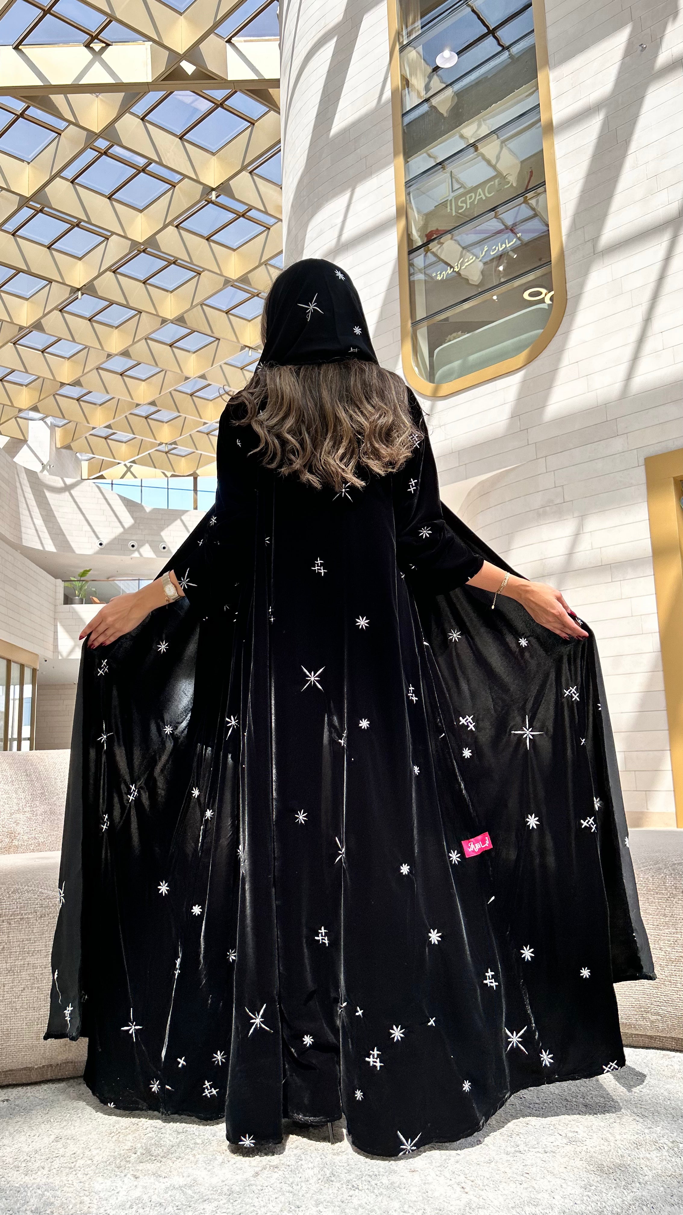 MWT643 - عباية مخمل تطريز نجمات - Aya