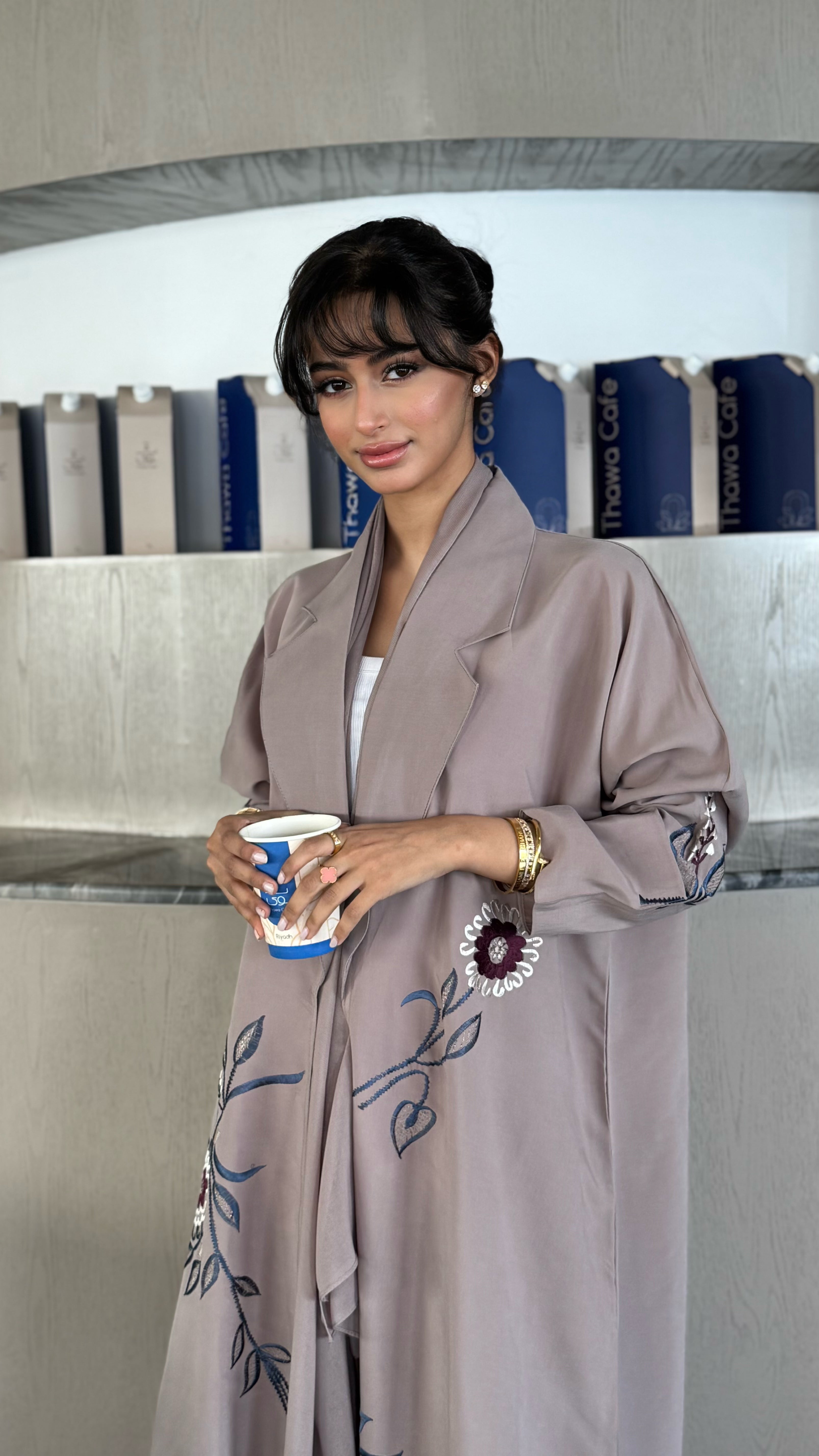 MW1393 -عباية حرير ياباني مع تطريز يدوي نص كلوش - Aya