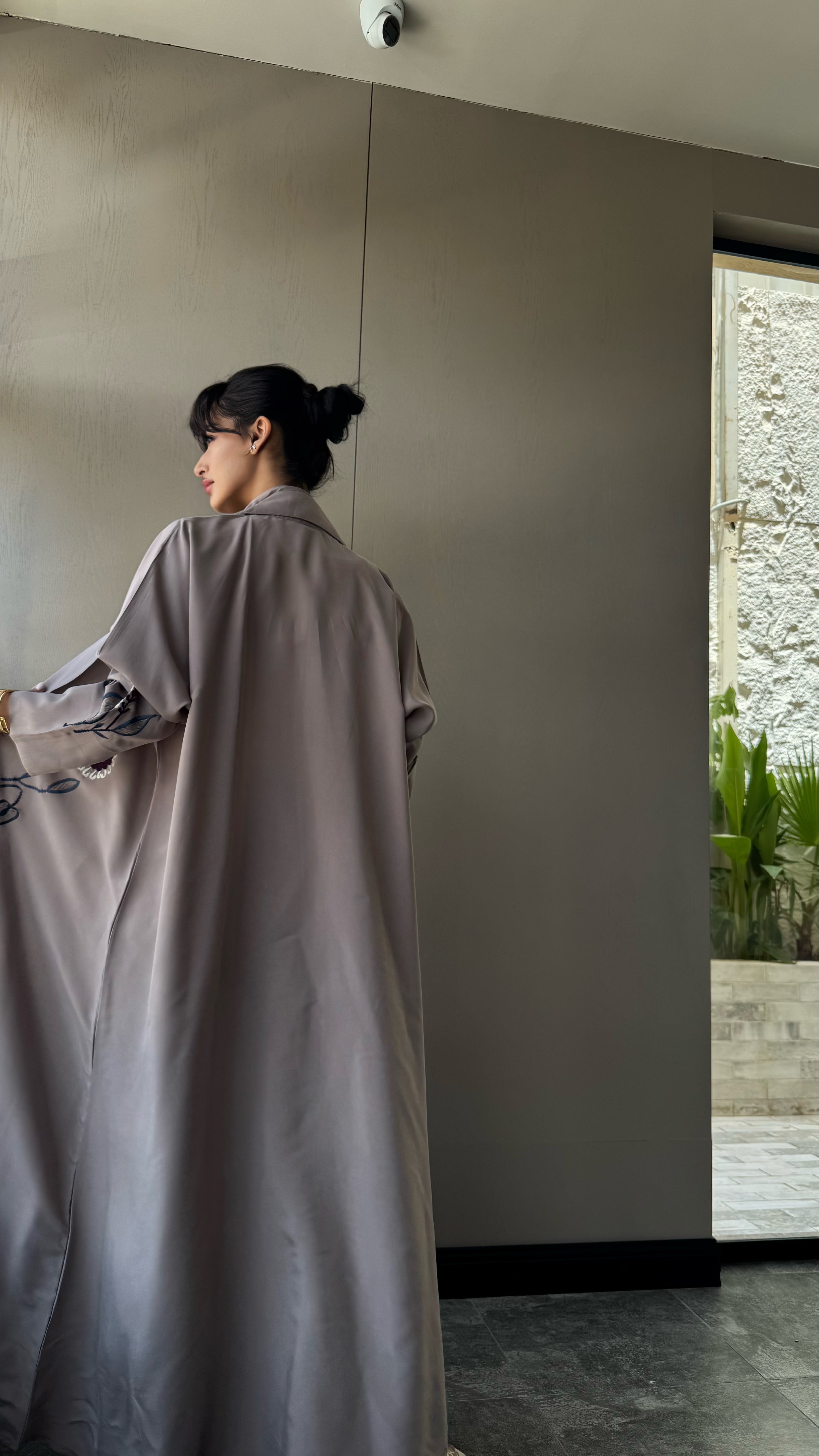 MW1393 -عباية حرير ياباني مع تطريز يدوي نص كلوش - Aya