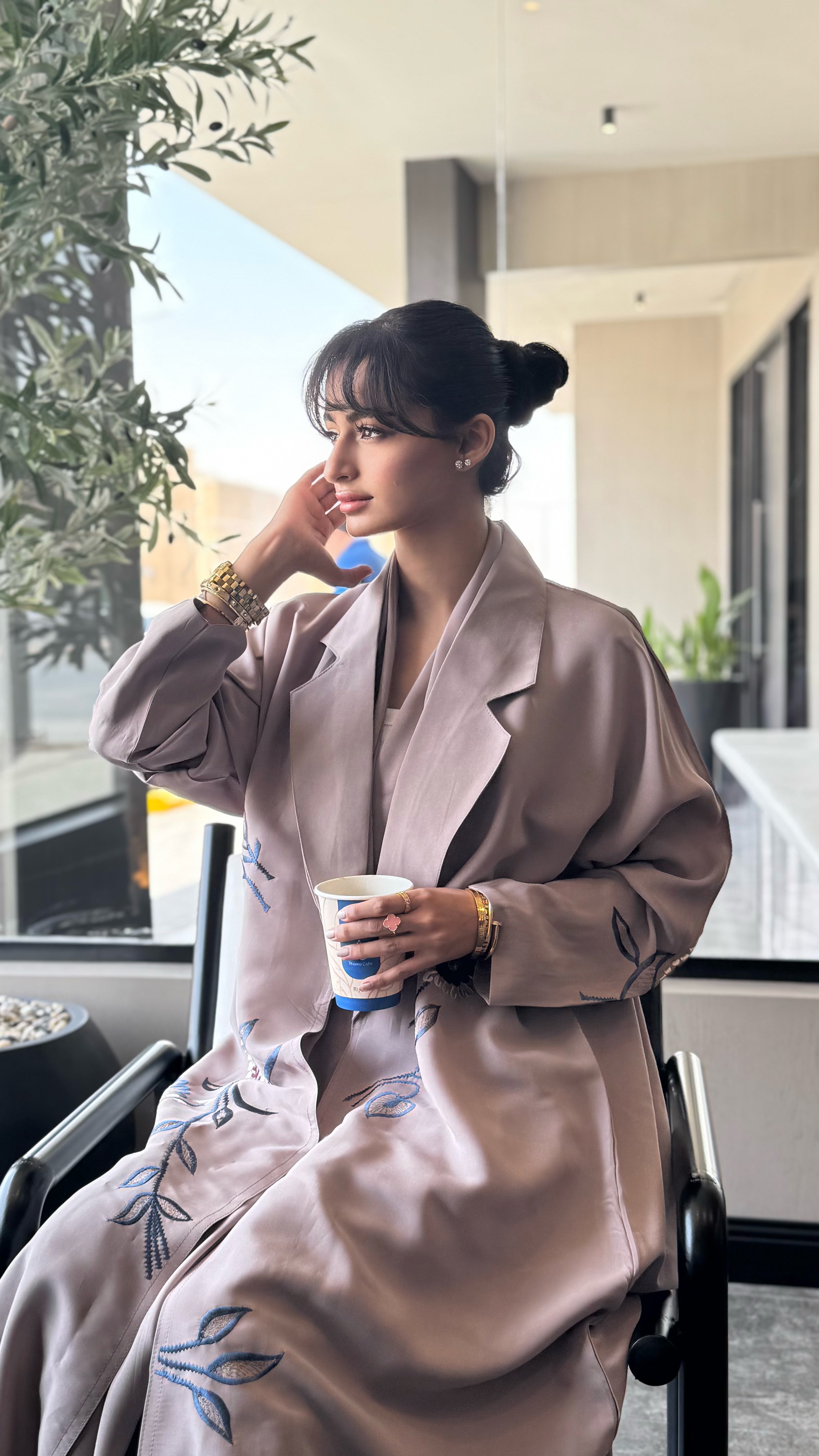 MW1393 -عباية حرير ياباني مع تطريز يدوي نص كلوش - Aya