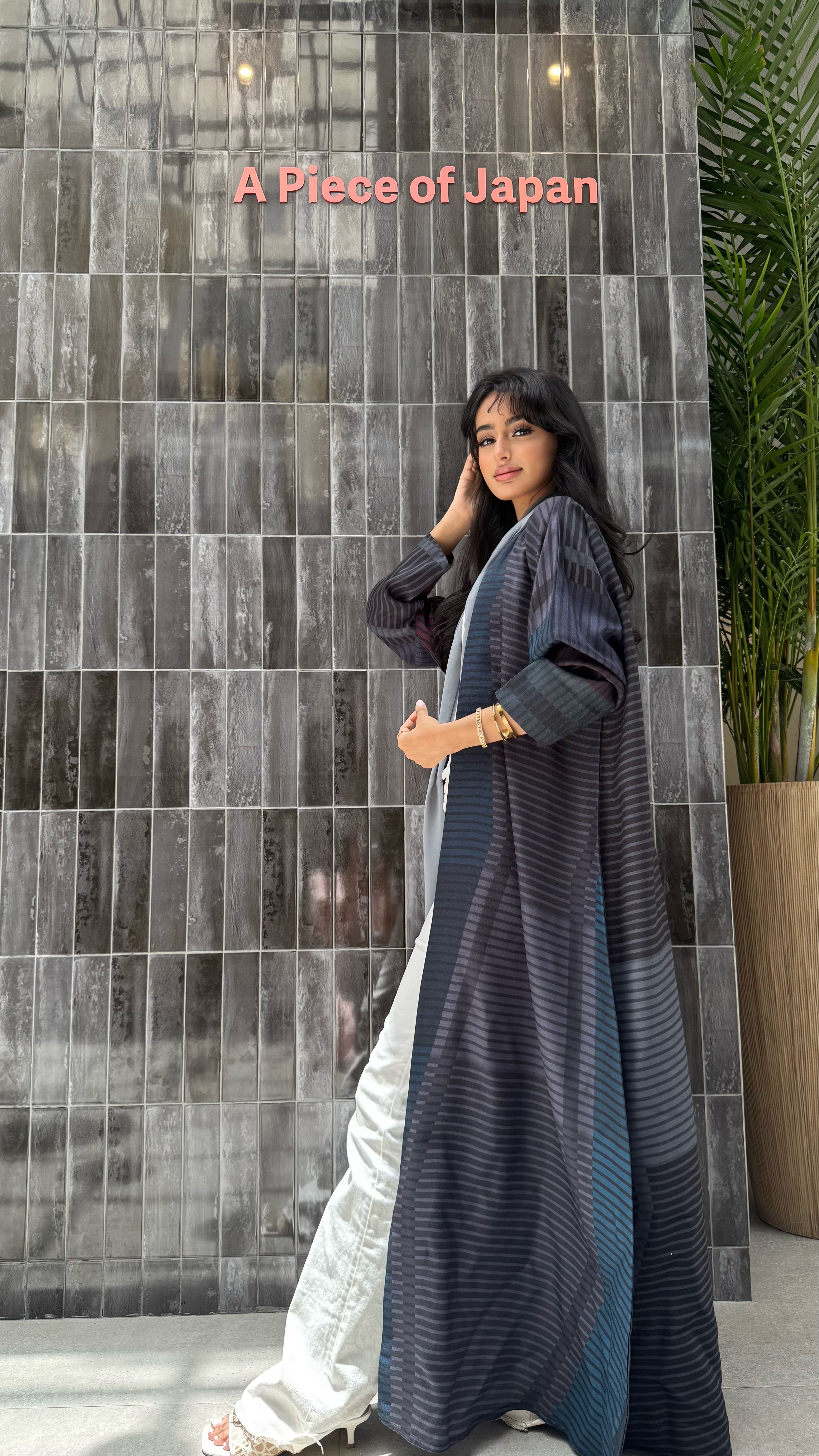 MW645 - Light Crepe Standing with Jacquard Half-Cloche