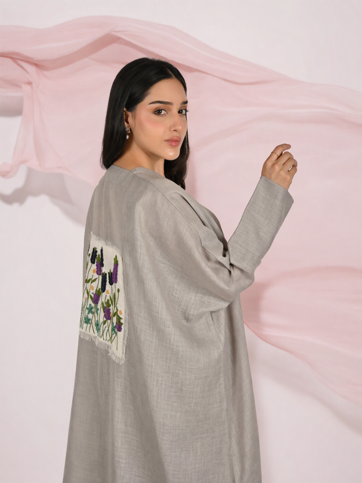 MWT4376 - عباية ربع بشت مع تطريز مميز من الخلف - Aya