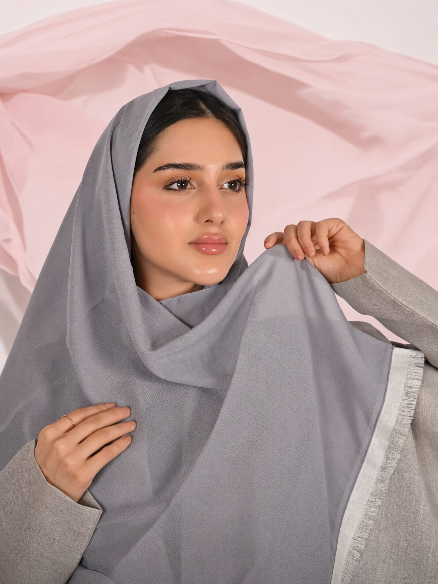 MWT4376 - عباية ربع بشت مع تطريز مميز من الخلف
