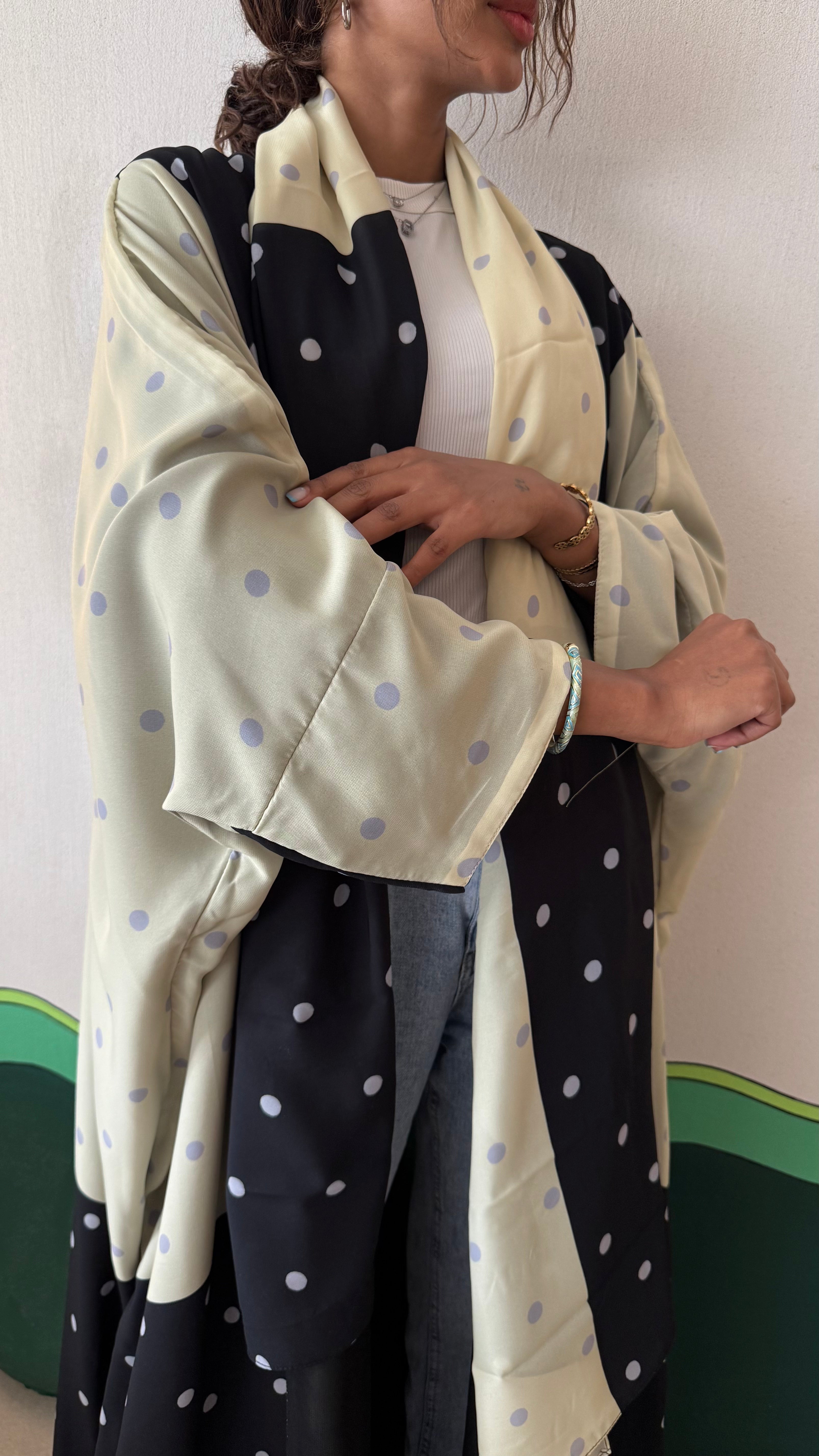 MWT454 - عباية منقطة اسود واصفر - Aya