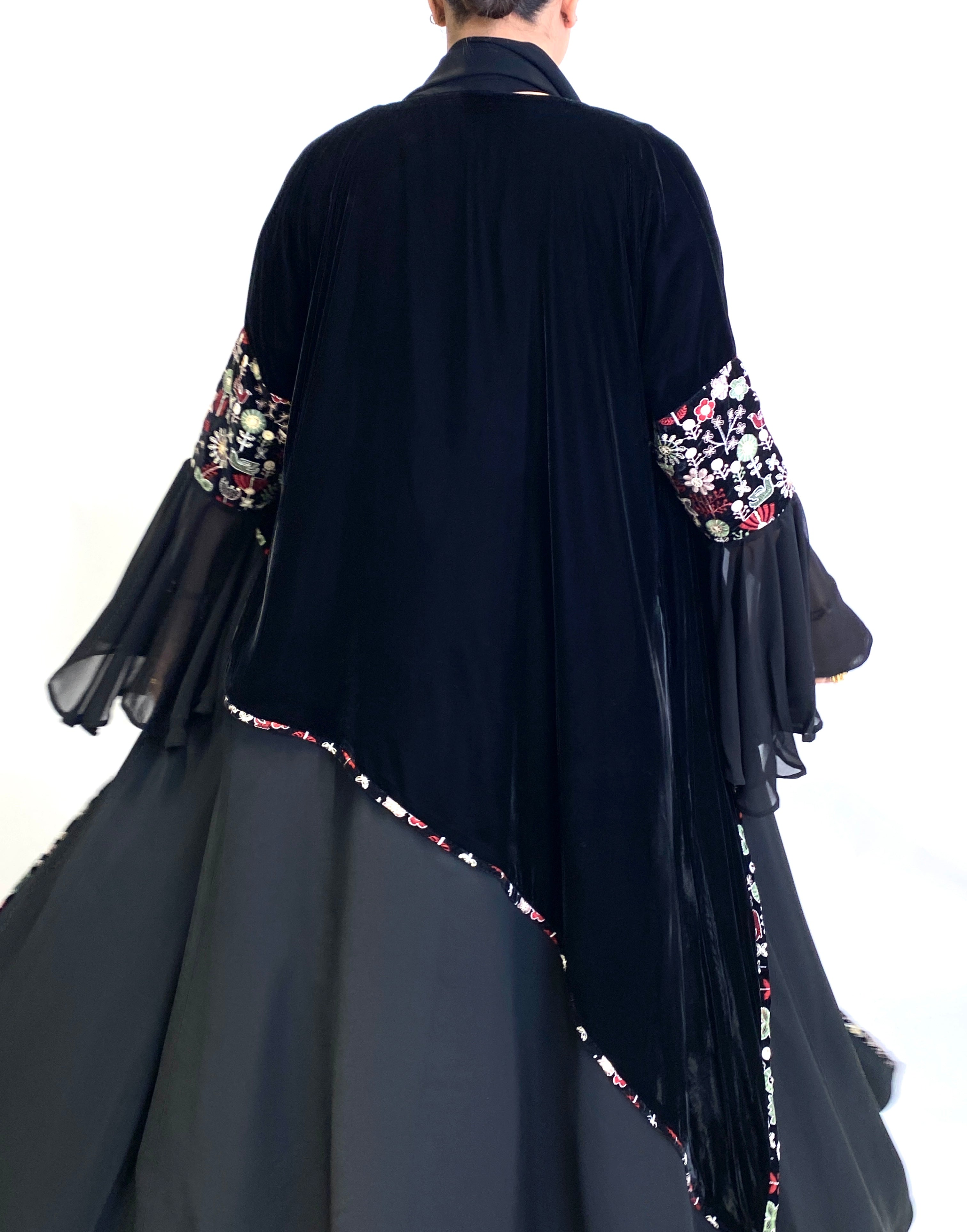 MW645 - Light Crepe Standing with Jacquard Half-Cloche