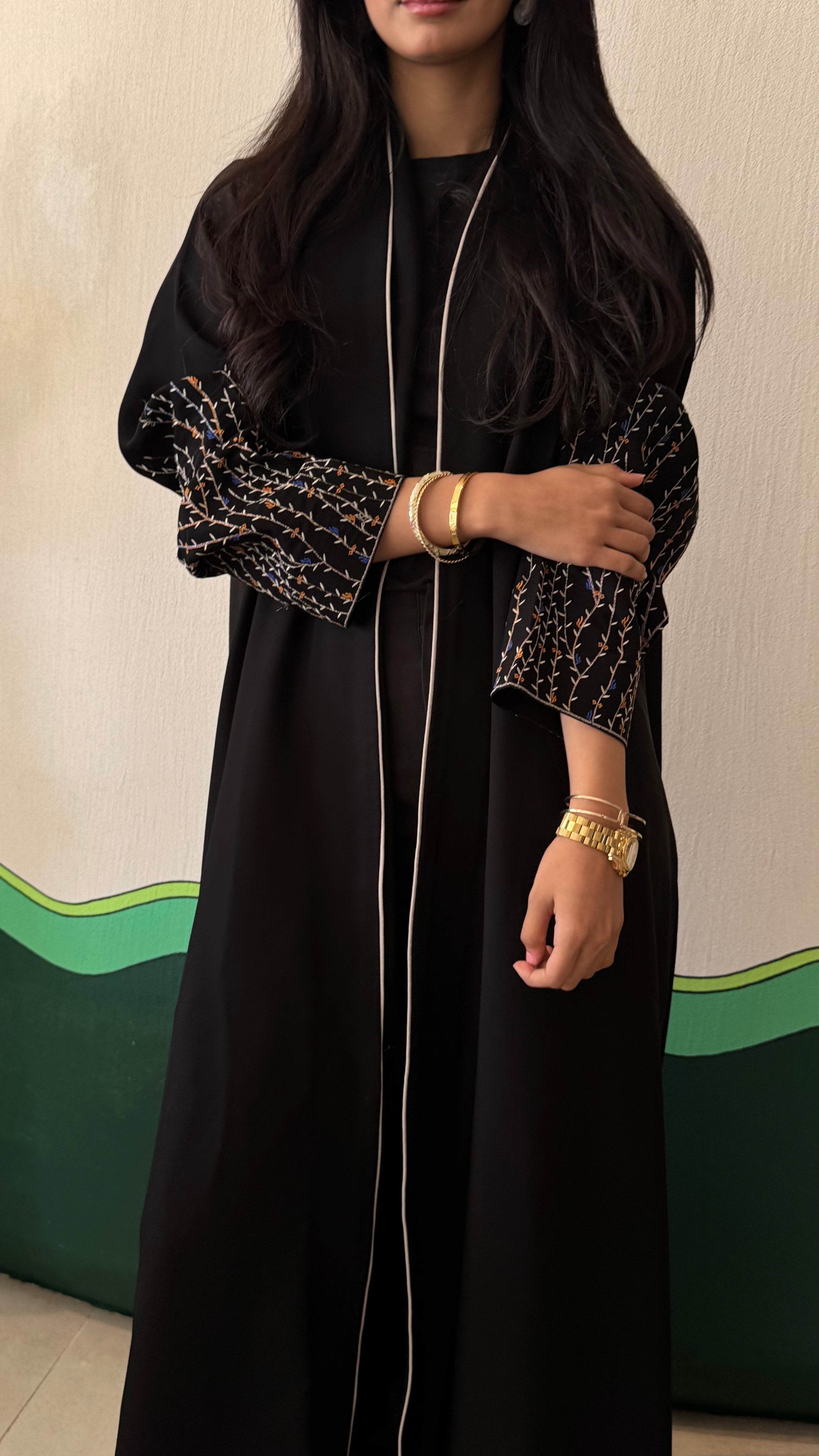 MW1662 - عباية مطرزة من الاكمام - Aya