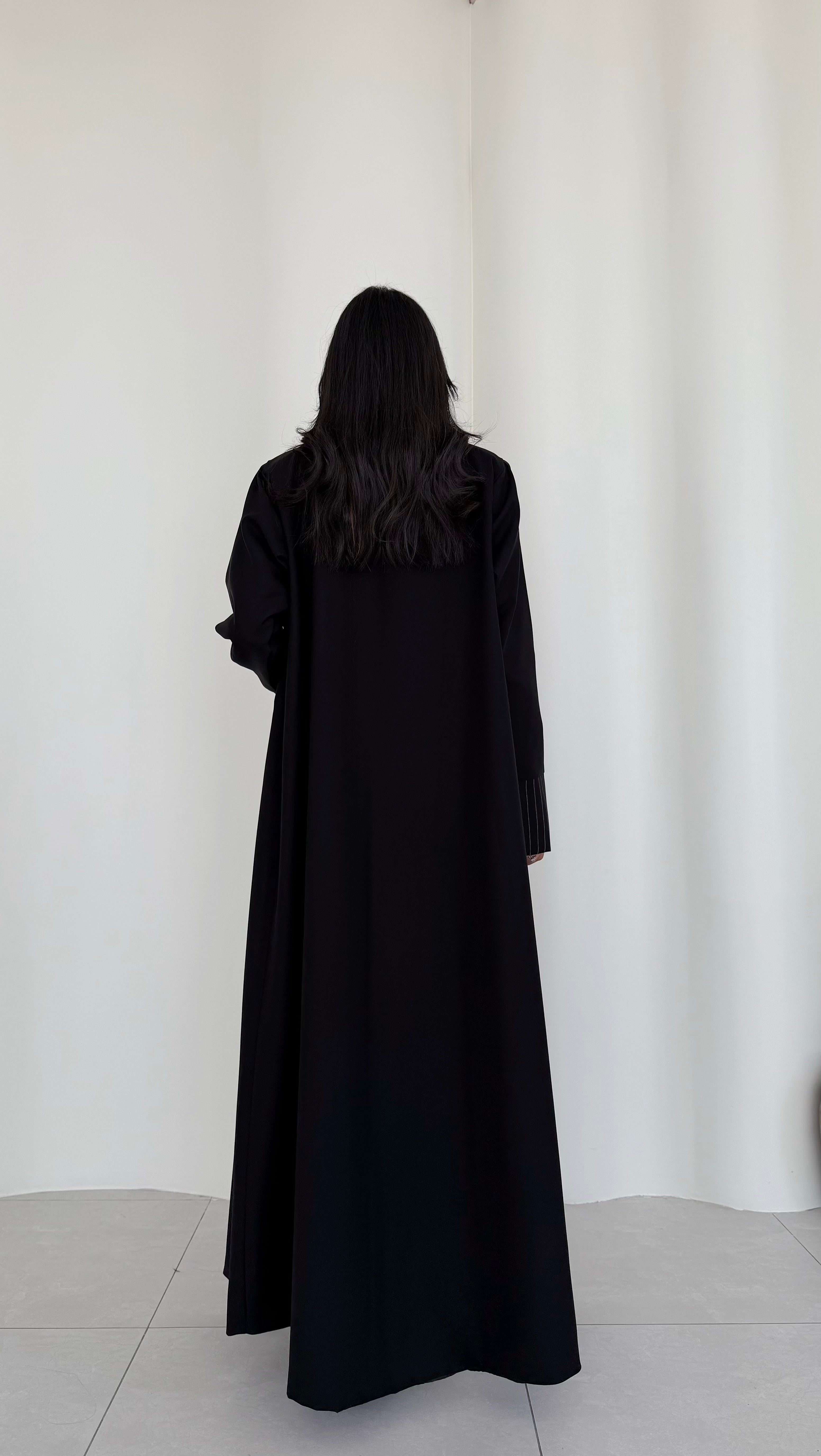 MWT511 - عباية بليزر أسود مقلم - Aya