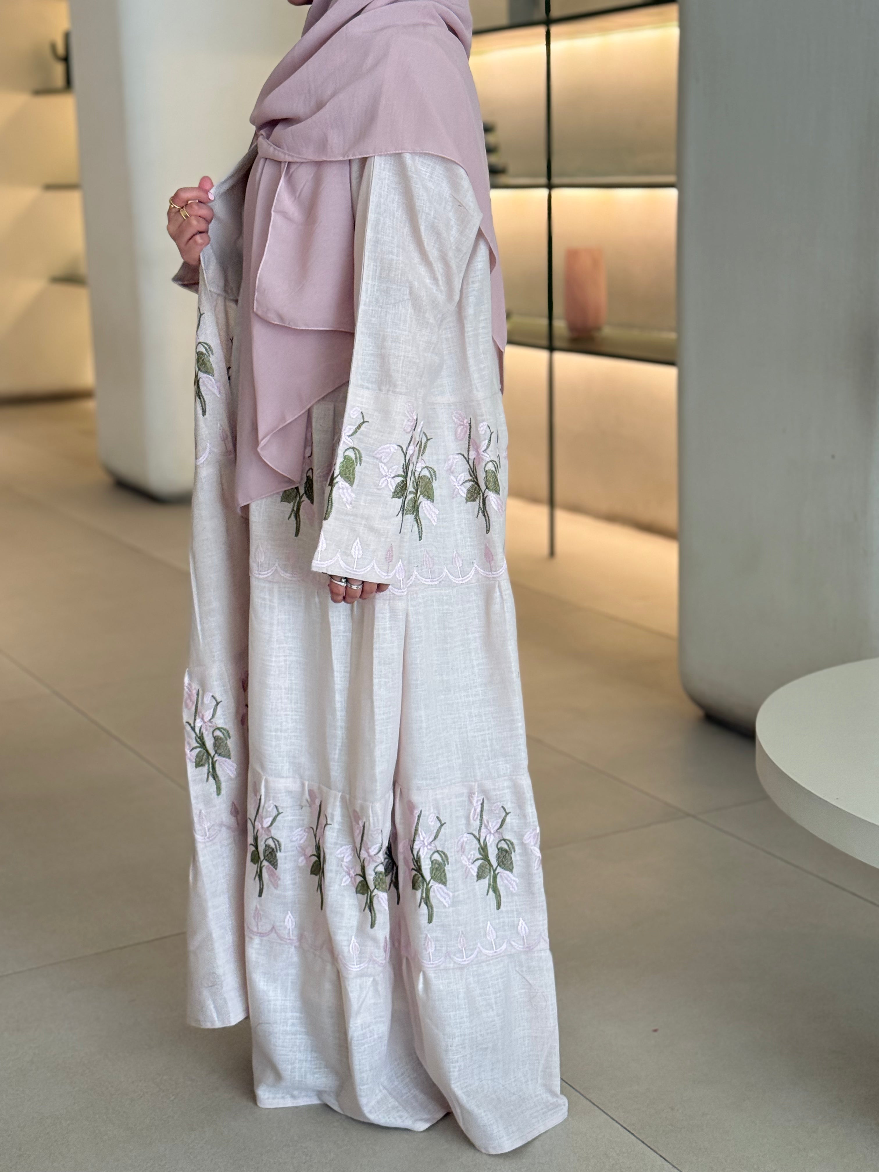 MW645 - Light Crepe Standing with Jacquard Half-Cloche