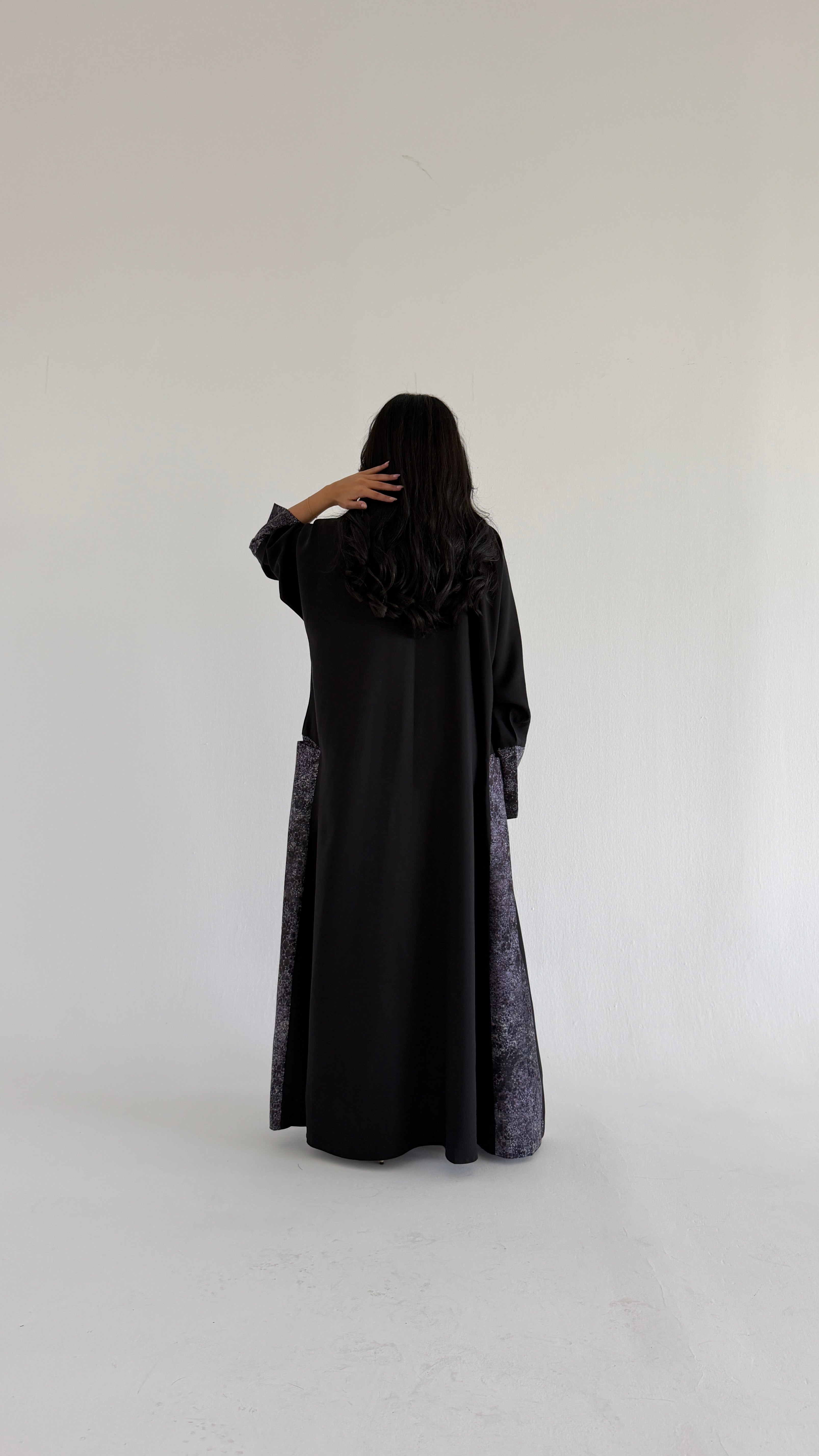 MWT1120 - عباية كريب مع تدخيلة لنن طباعة - Aya