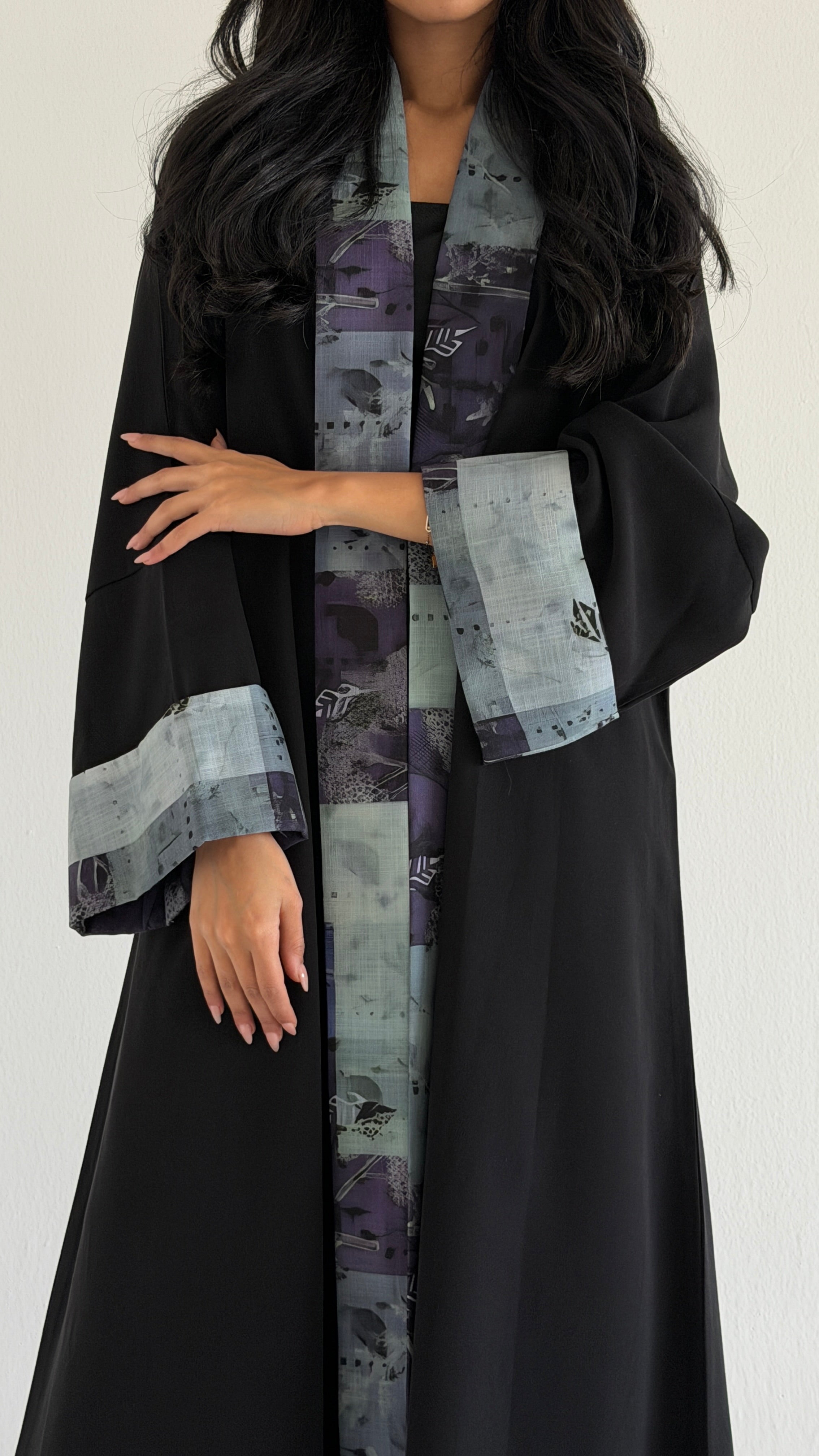 MWT1118 - عباية كريب مع تدخيلة لنن طباعة - Aya