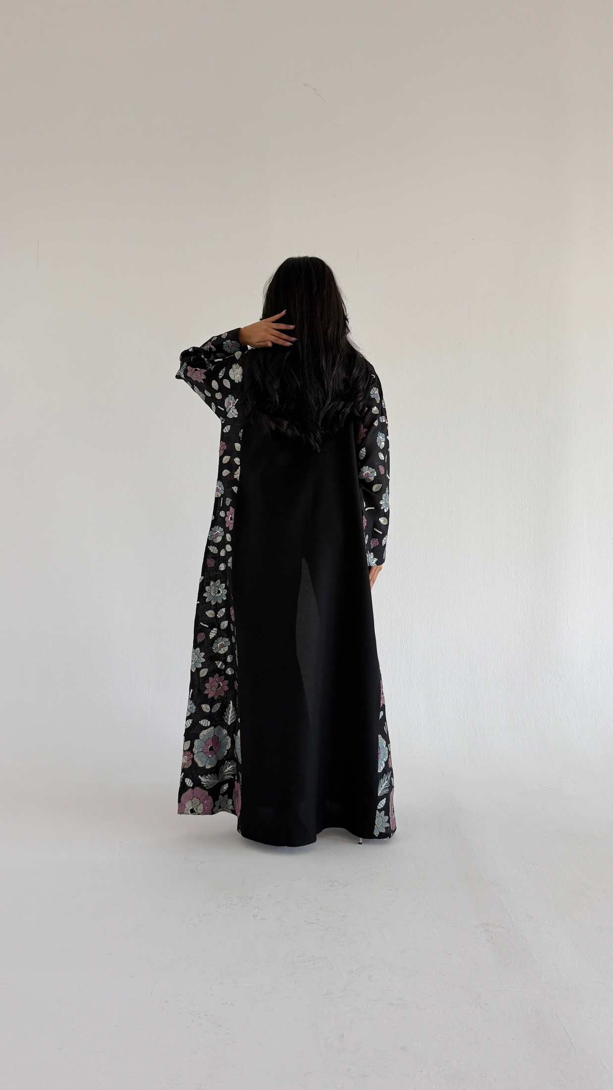 MWT1115 - عباية لنن مع تدخلية ركامة - Aya