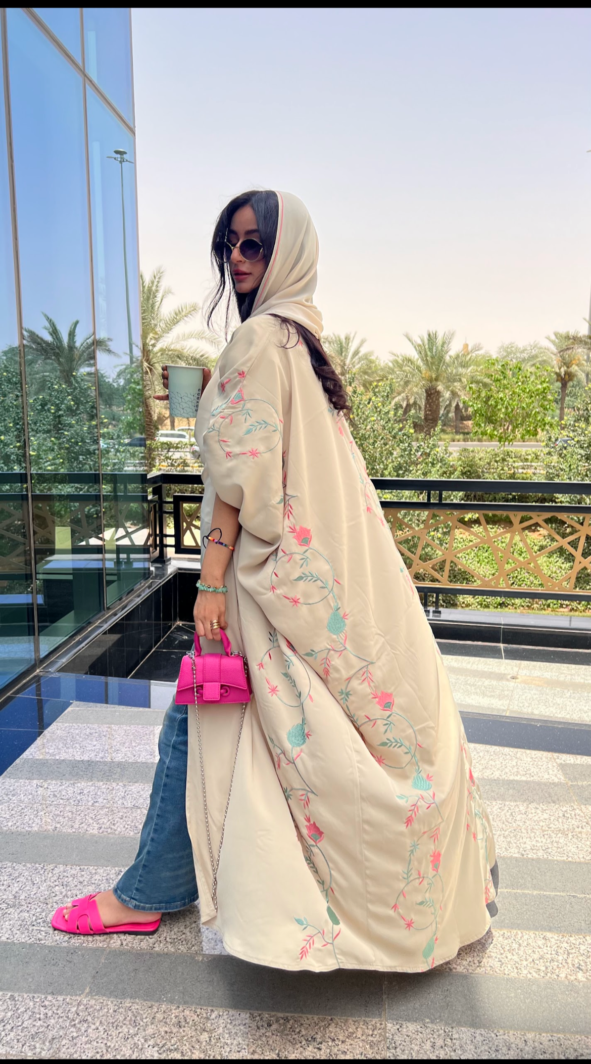 MW1348 - عباية بلون البيج من الكريب الناعم بتطريزات فاخرة - Aya