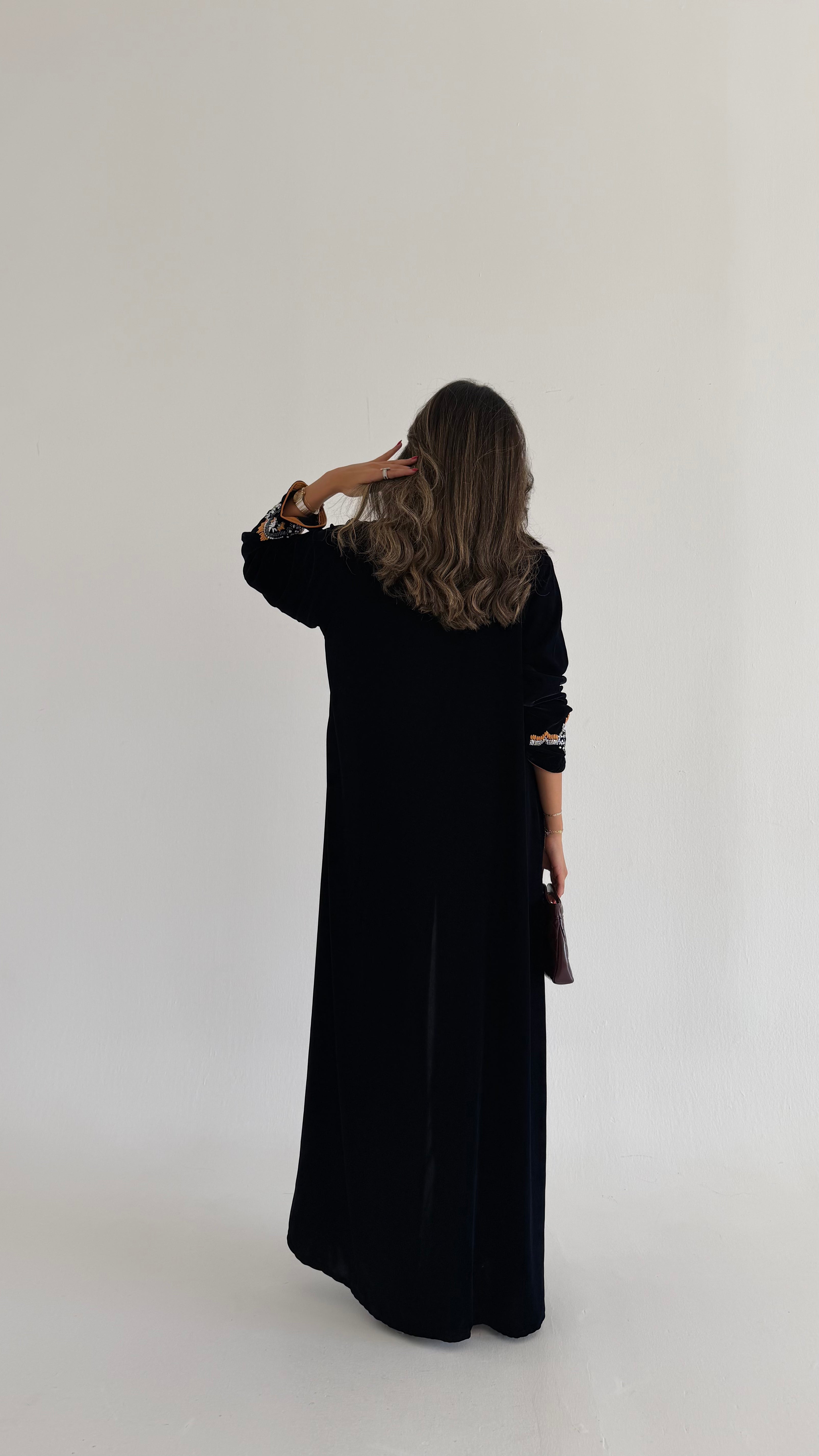 MW645 - Light Crepe Standing with Jacquard Half-Cloche