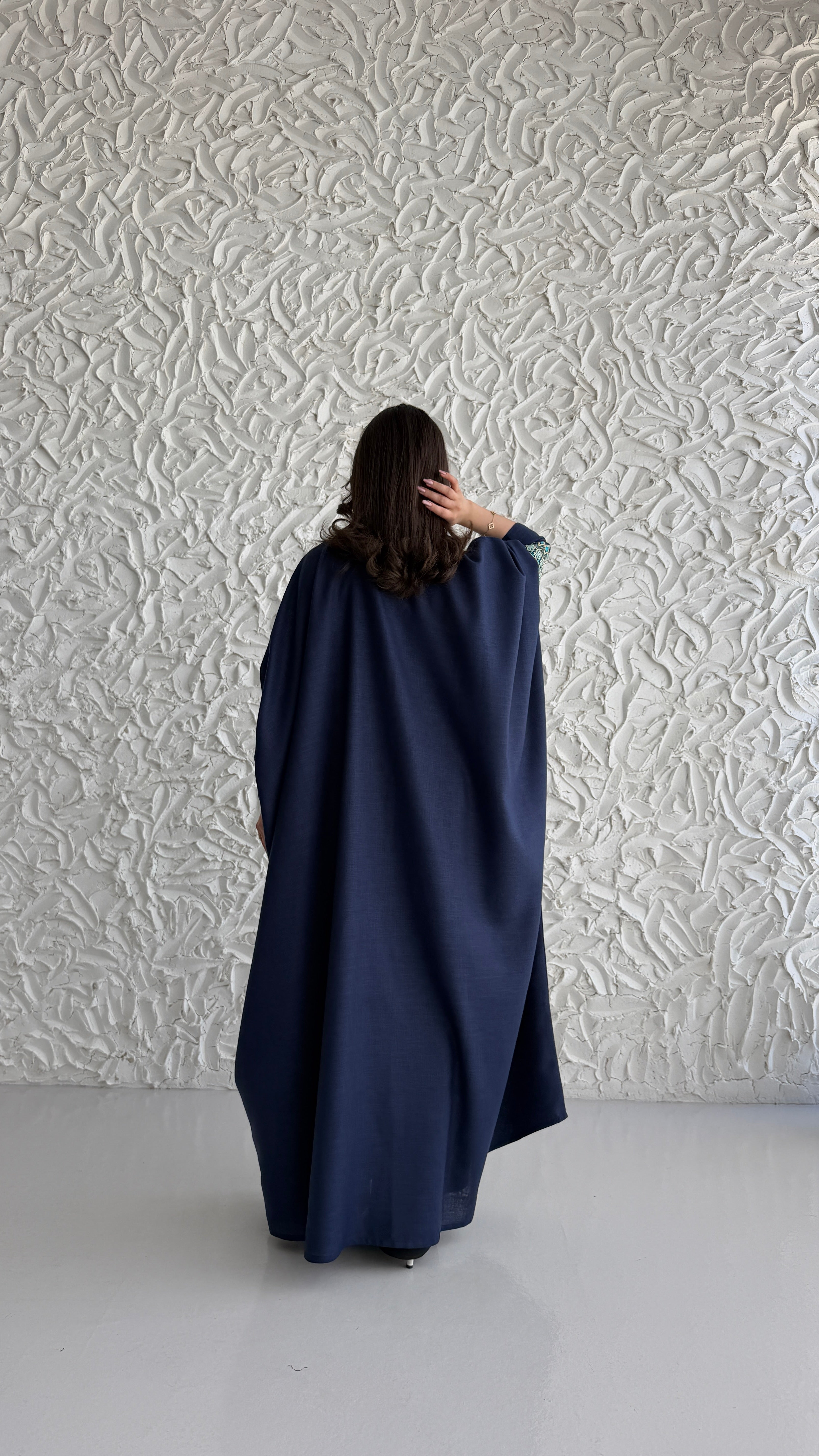 MWT5033 - عباية لينن كحلي مع كلفة تطريز قصة نص بشت - Aya