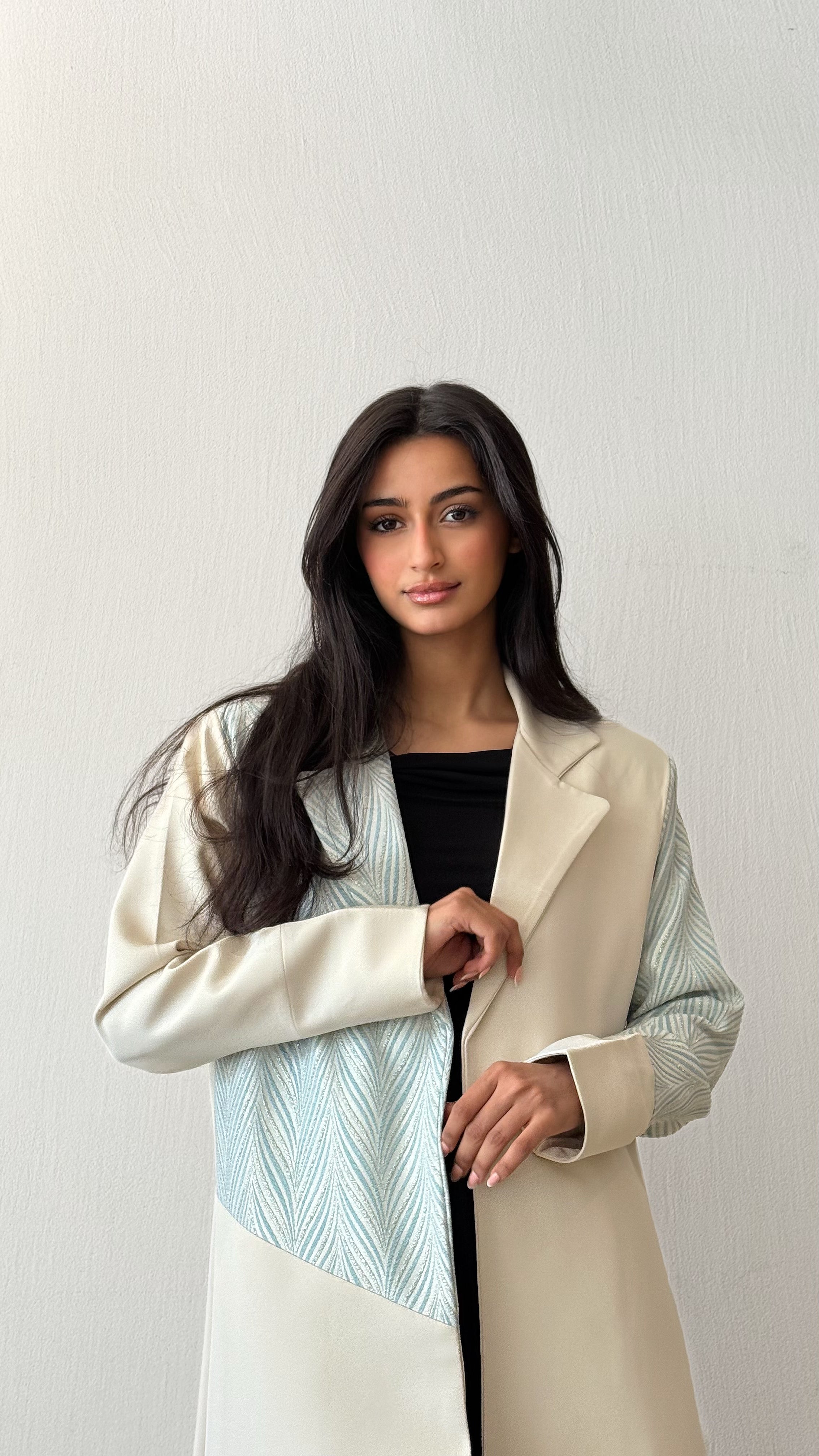 MW645 - Light Crepe Standing with Jacquard Half-Cloche