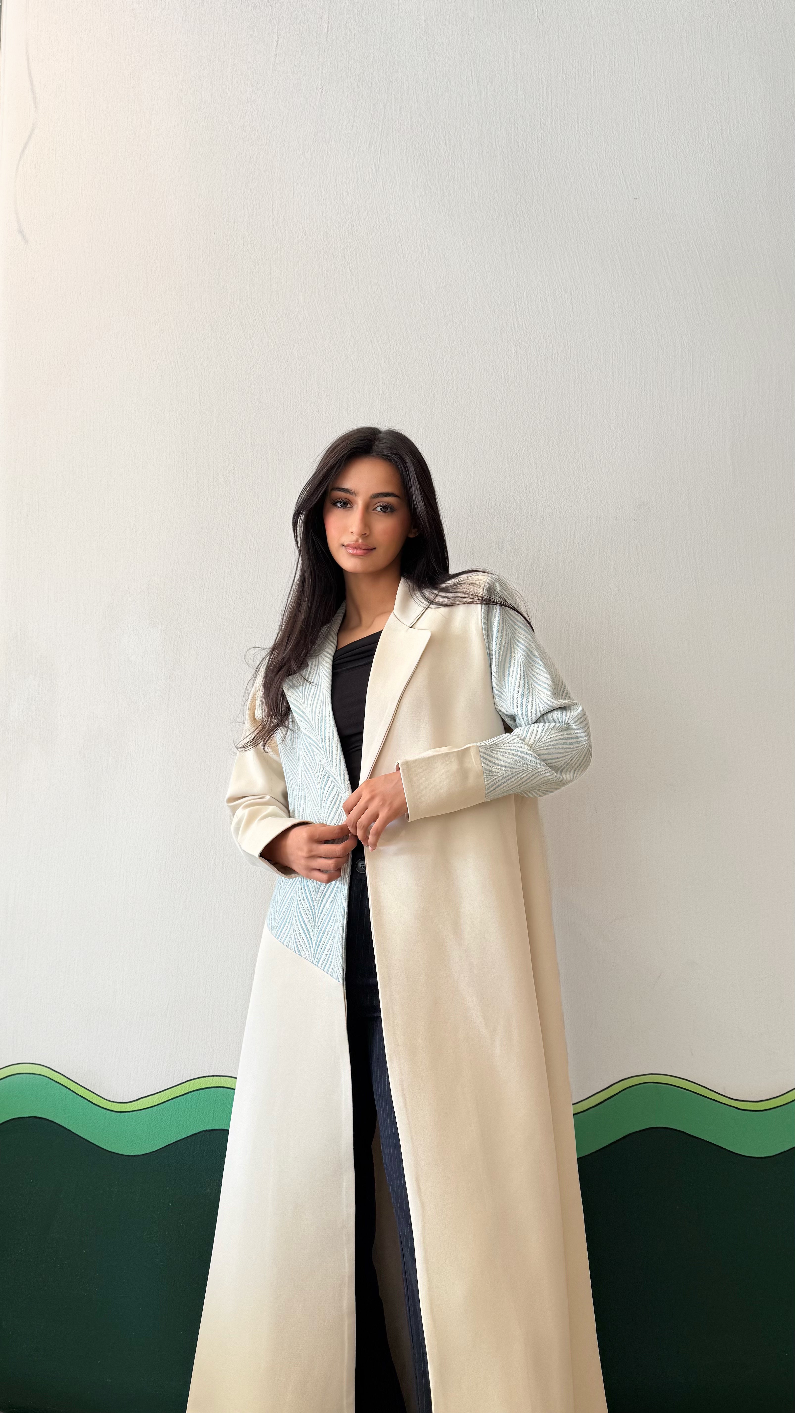MW645 - Light Crepe Standing with Jacquard Half-Cloche