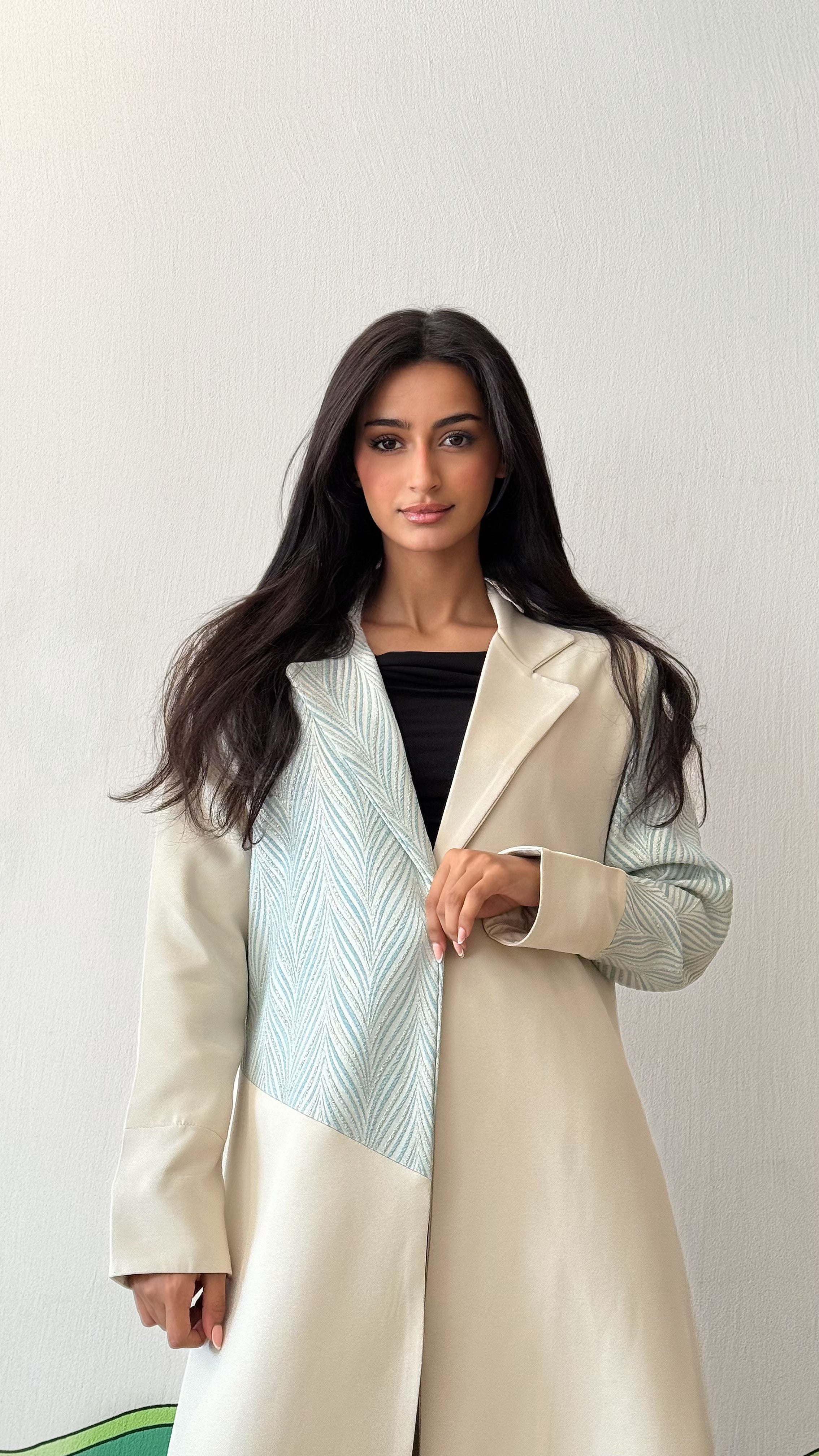 MW645 - Light Crepe Standing with Jacquard Half-Cloche