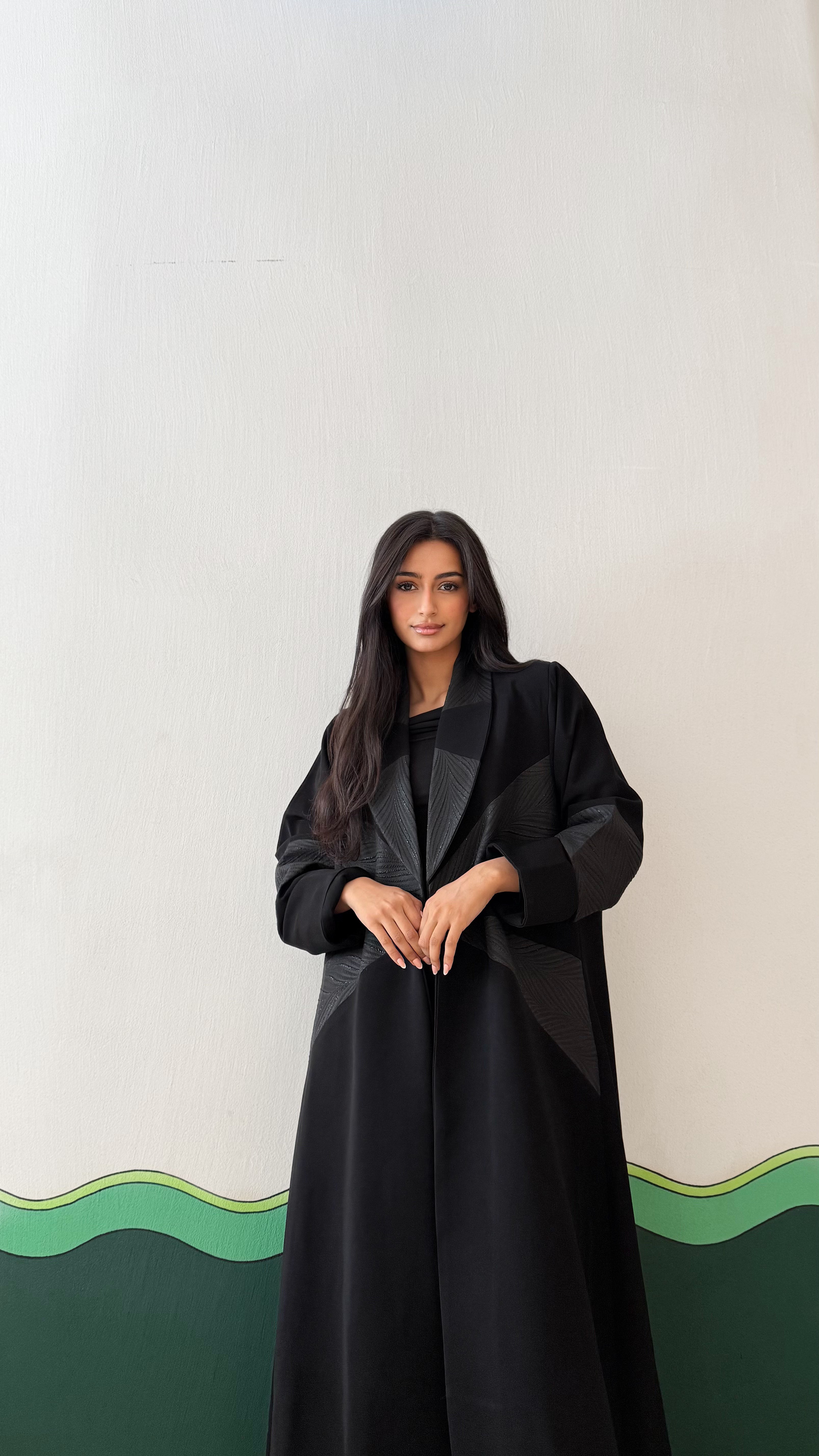 MW1724 - عباية بليزر اسود مع تدخيلة جاكار - Aya