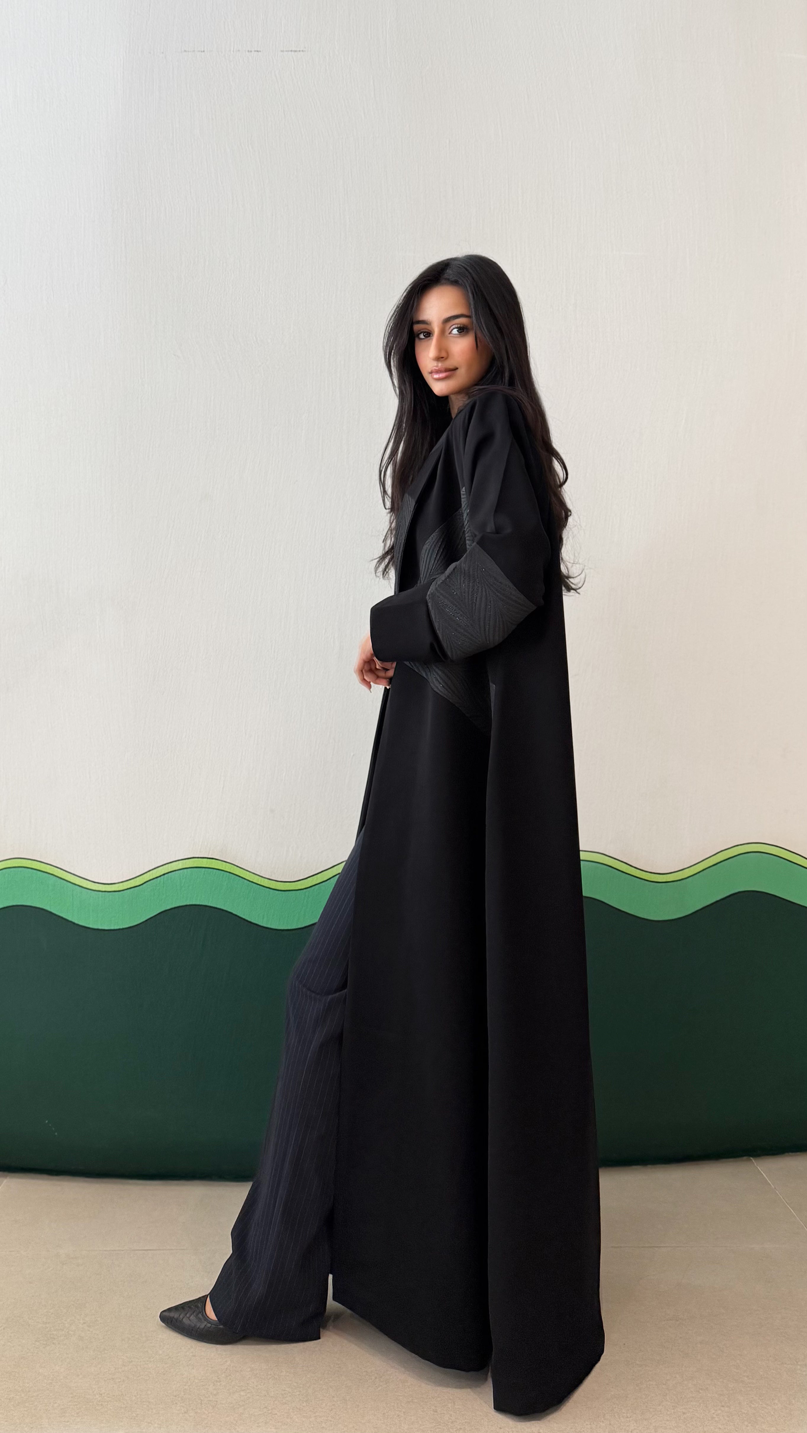 MW1724 - عباية بليزر اسود مع تدخيلة جاكار - Aya