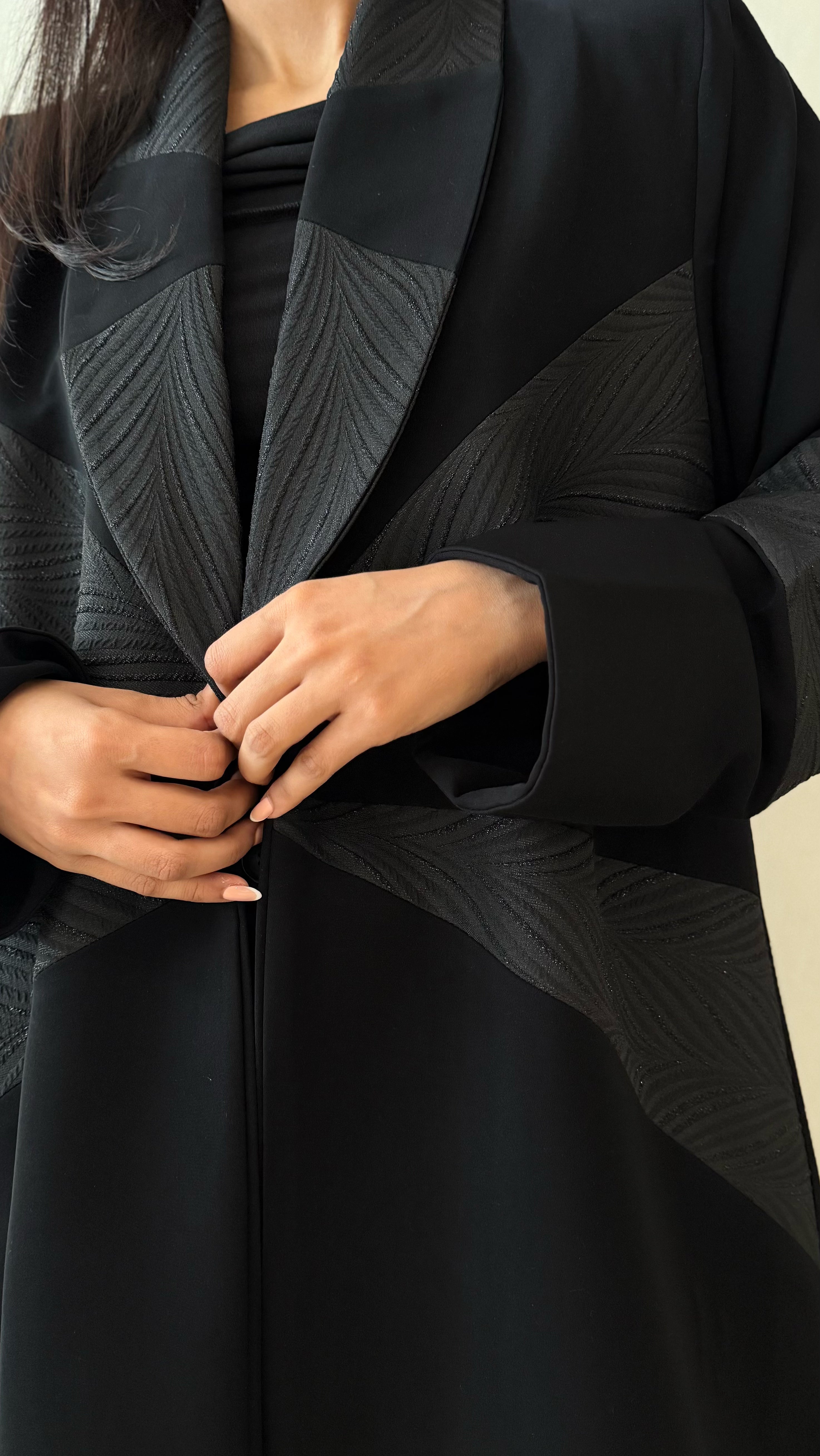 MW1724 - عباية بليزر اسود مع تدخيلة جاكار - Aya