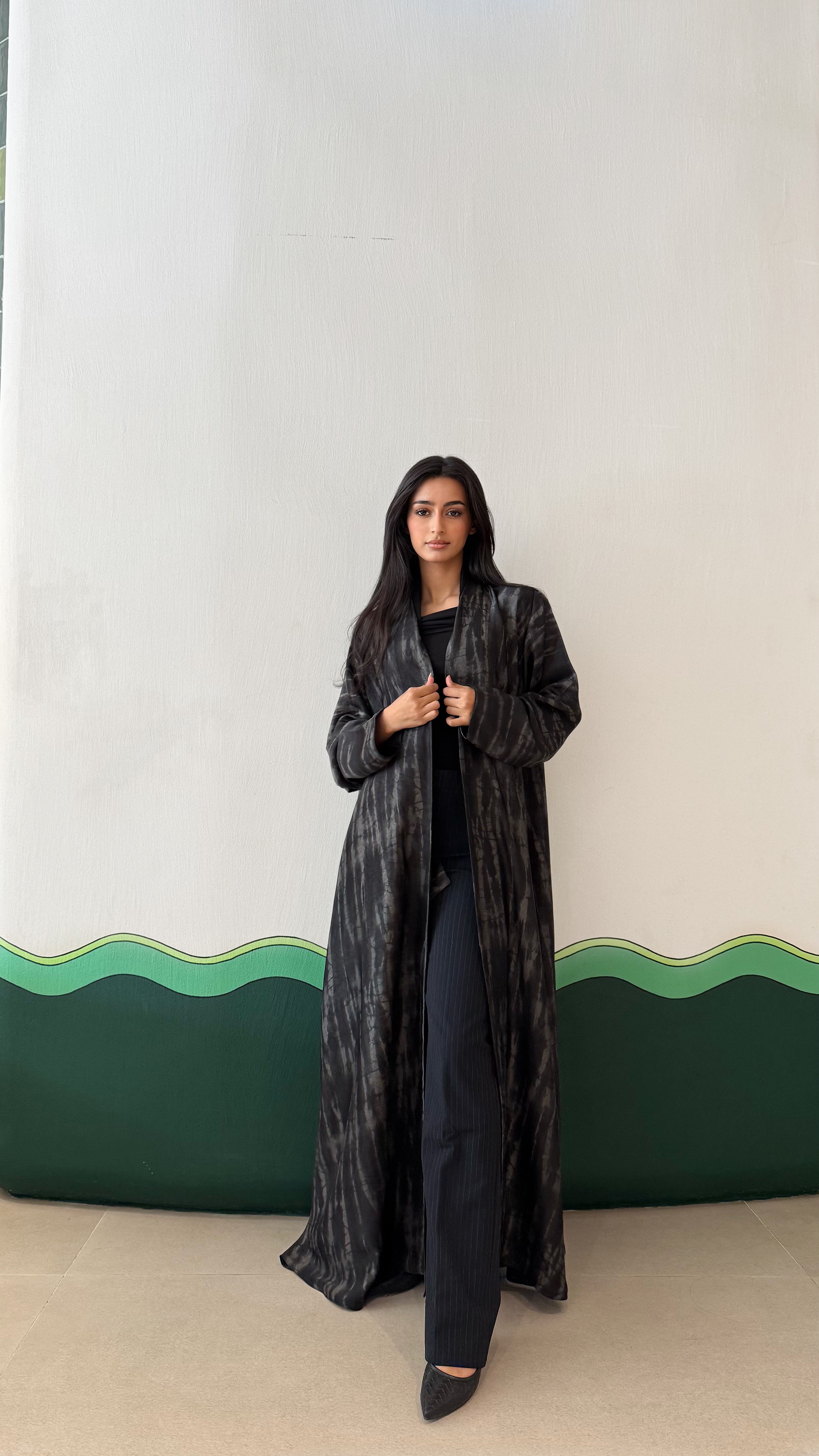 MW645 - Light Crepe Standing with Jacquard Half-Cloche