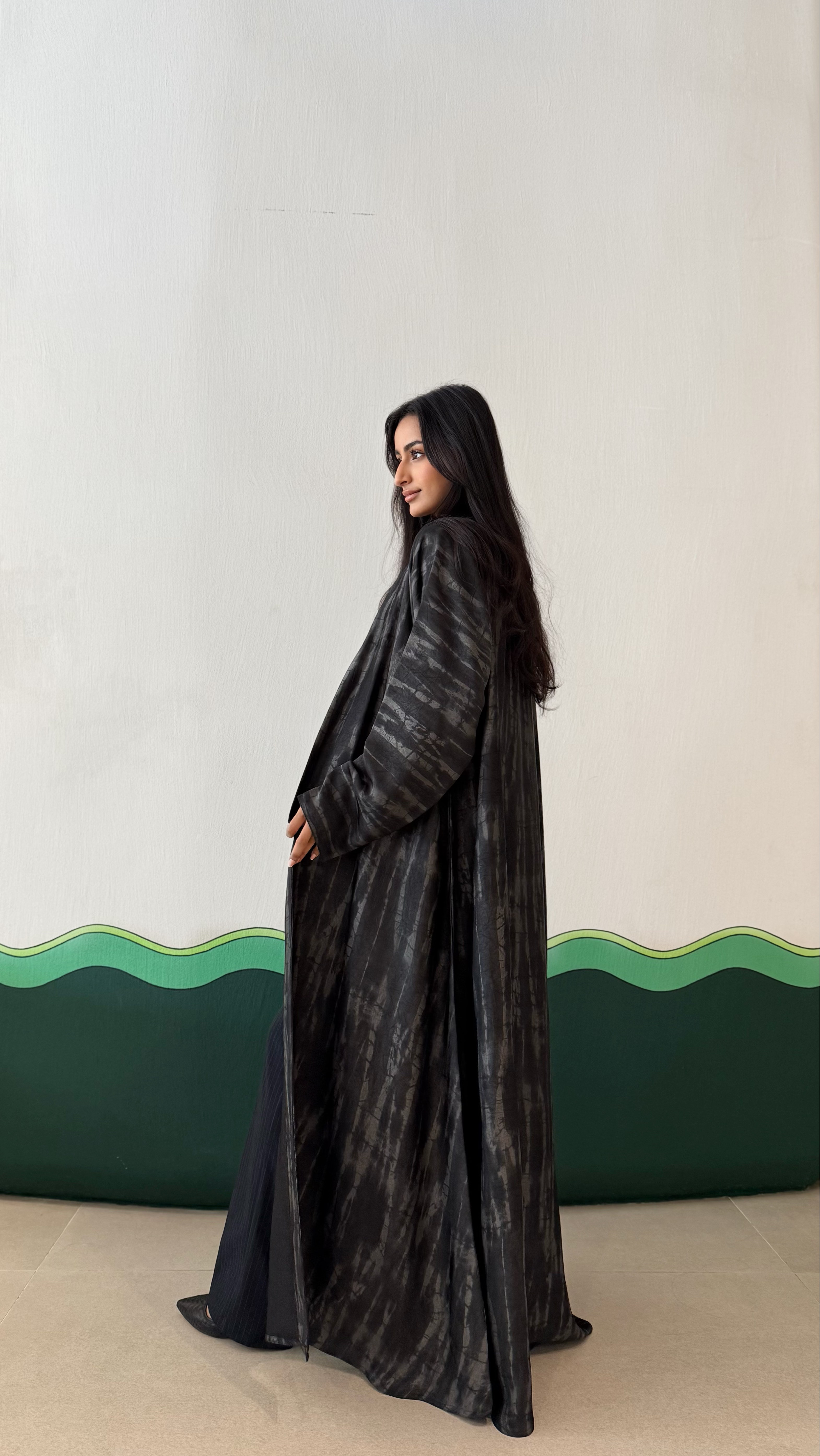 MW645 - Light Crepe Standing with Jacquard Half-Cloche